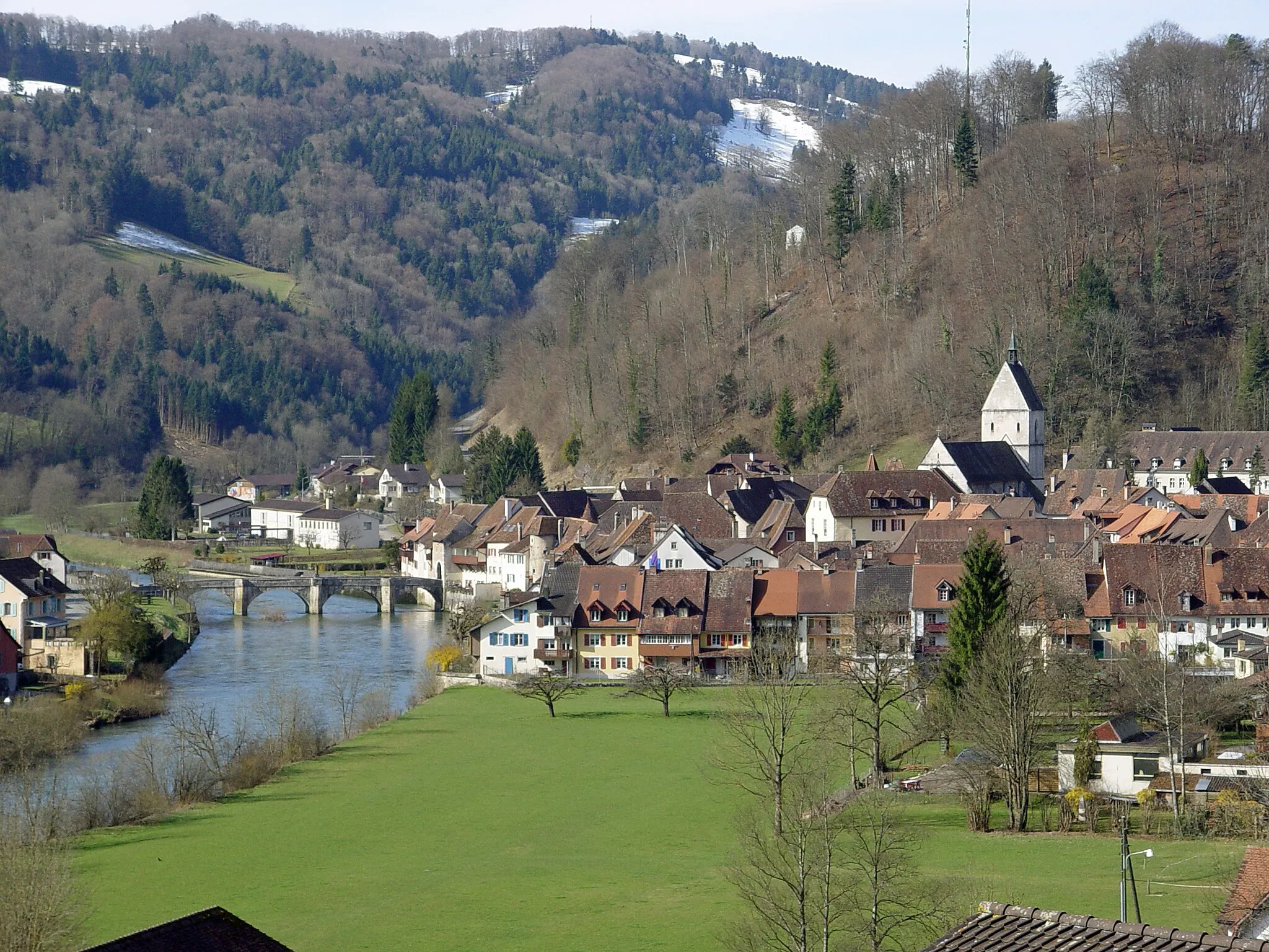 Photo showing: Stadt St. Ursanne an Doubs im Kanton Jura von Bahnhofstrasse gesehen