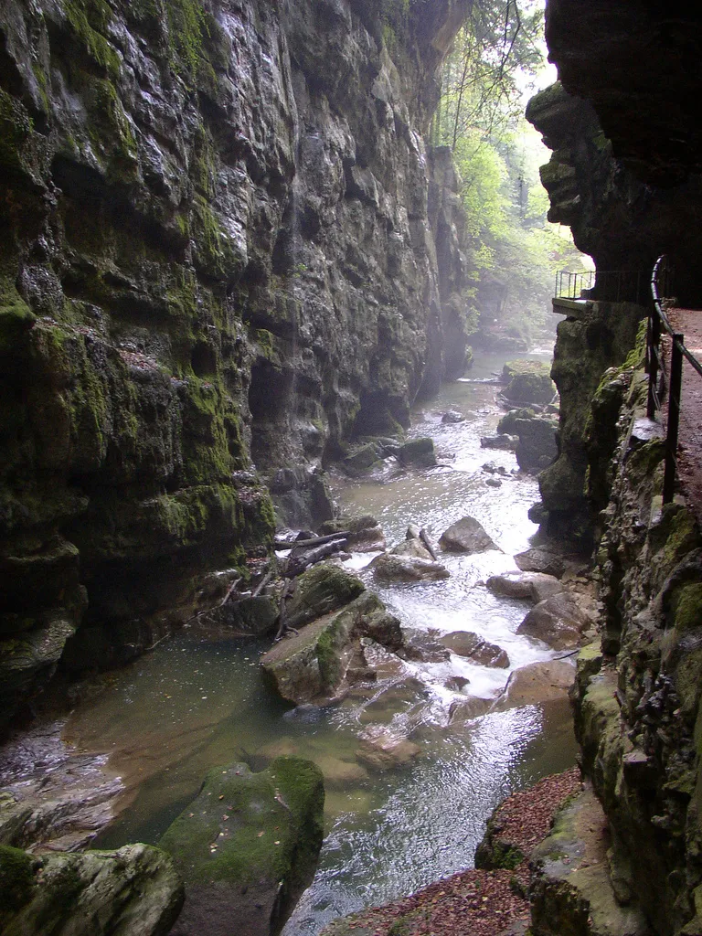 Photo showing: Gorges du Taubenloch, Bienne