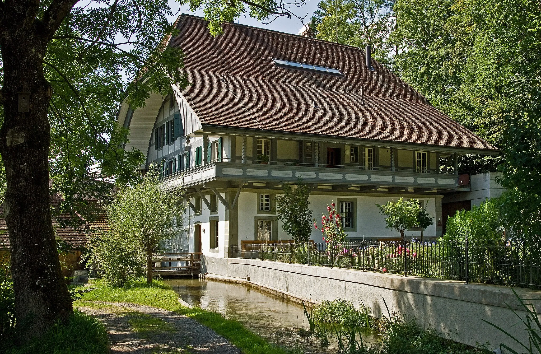 Photo showing: Kulturmühle Lützelflüh, bis 1970 als eine der schönsten Mühlenbauten in Betrieb, seither Kultur- und Begegnungsstätte