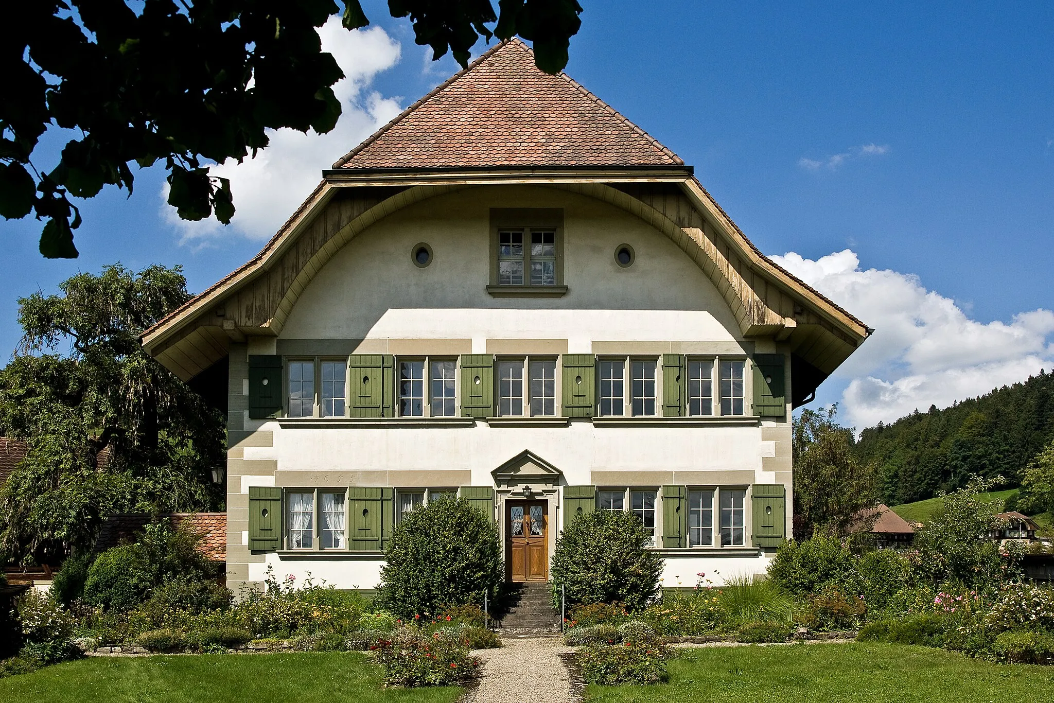 Photo showing: Pfarrhaus in Lützelflüh Kt. Bern, darin ist auch die Gotthelfstube untergebracht. Der bekannte Schweizer Schriftsteller Jeremias Gotthelf (Pfr. Albert Bitzius) war eben an diesem Ort Dorfpfarrer von 1831 bis zu seinem Tod 1854.