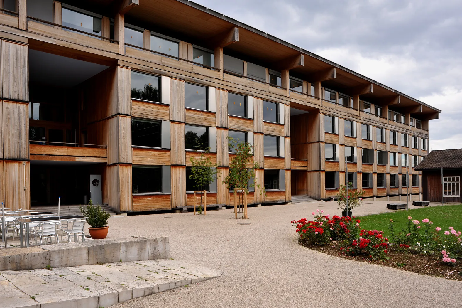 Photo showing: Berne University of Applied Sciences (BFH) Biel, building of the architecture, wood and civil engineering departement, Solothurnstrasse, Biel; Berne, Switzerland.