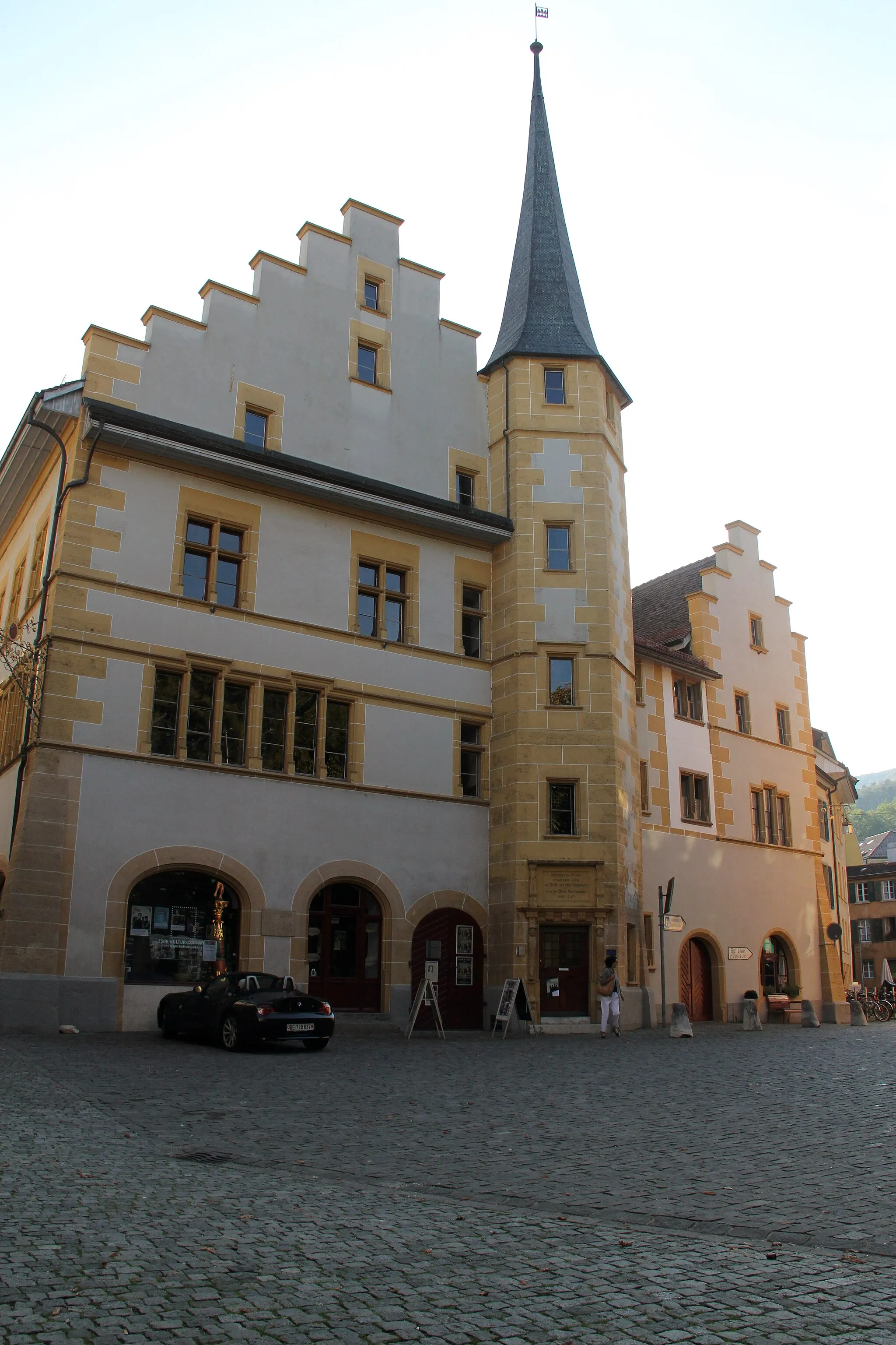 Photo showing: Frontansicht der Alten Krone in der Bieler Altstadt.