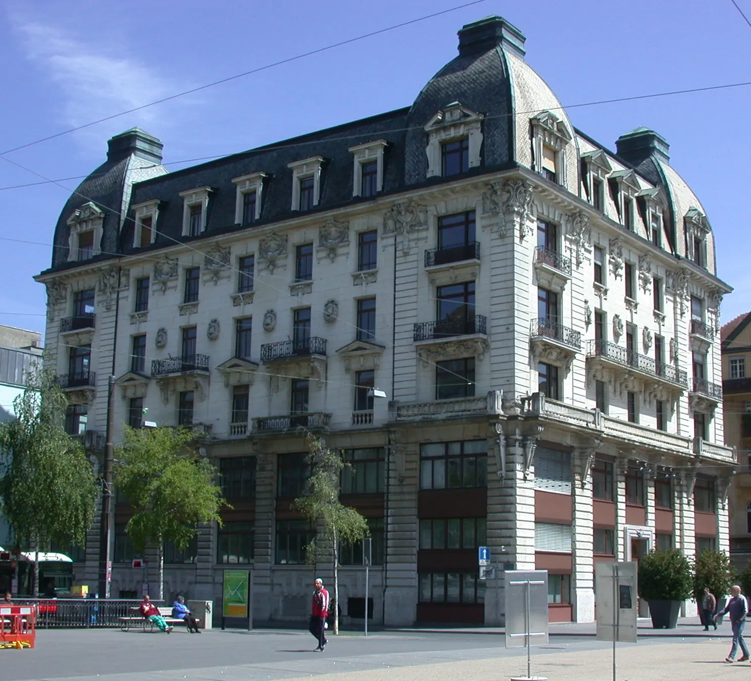 Photo showing: Das Kontrollgebäude auf dem Zentralplatz in Biel/Bienne.