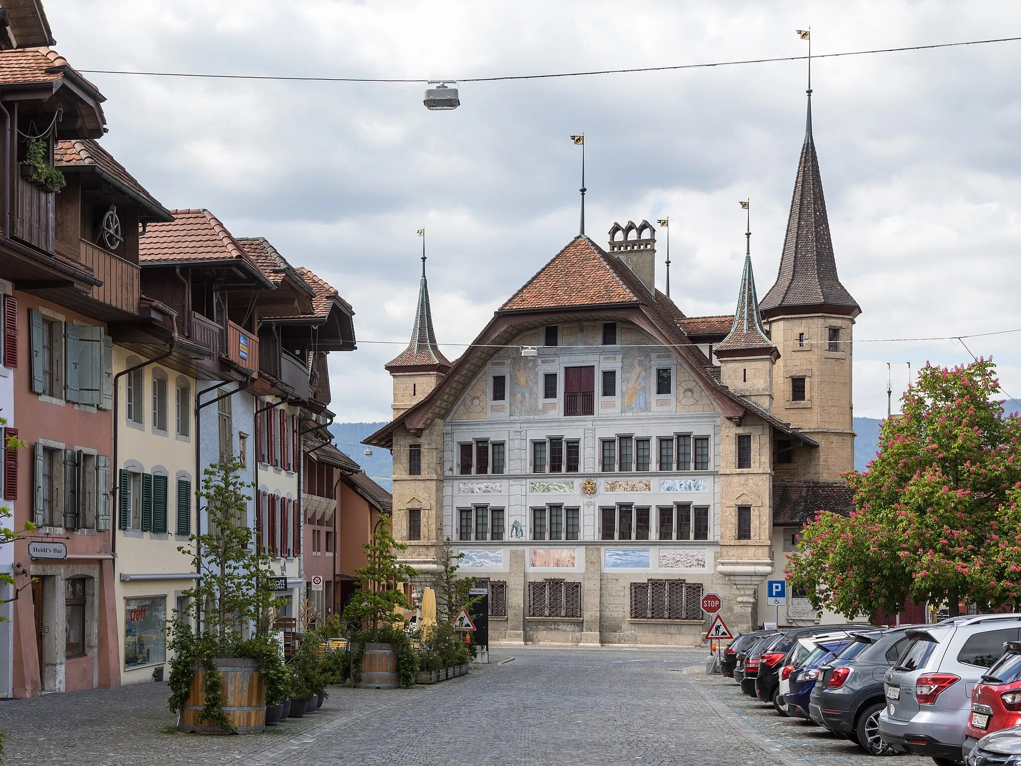 Photo showing: Kreuzgasse and Büren Castle, built 1620-1625