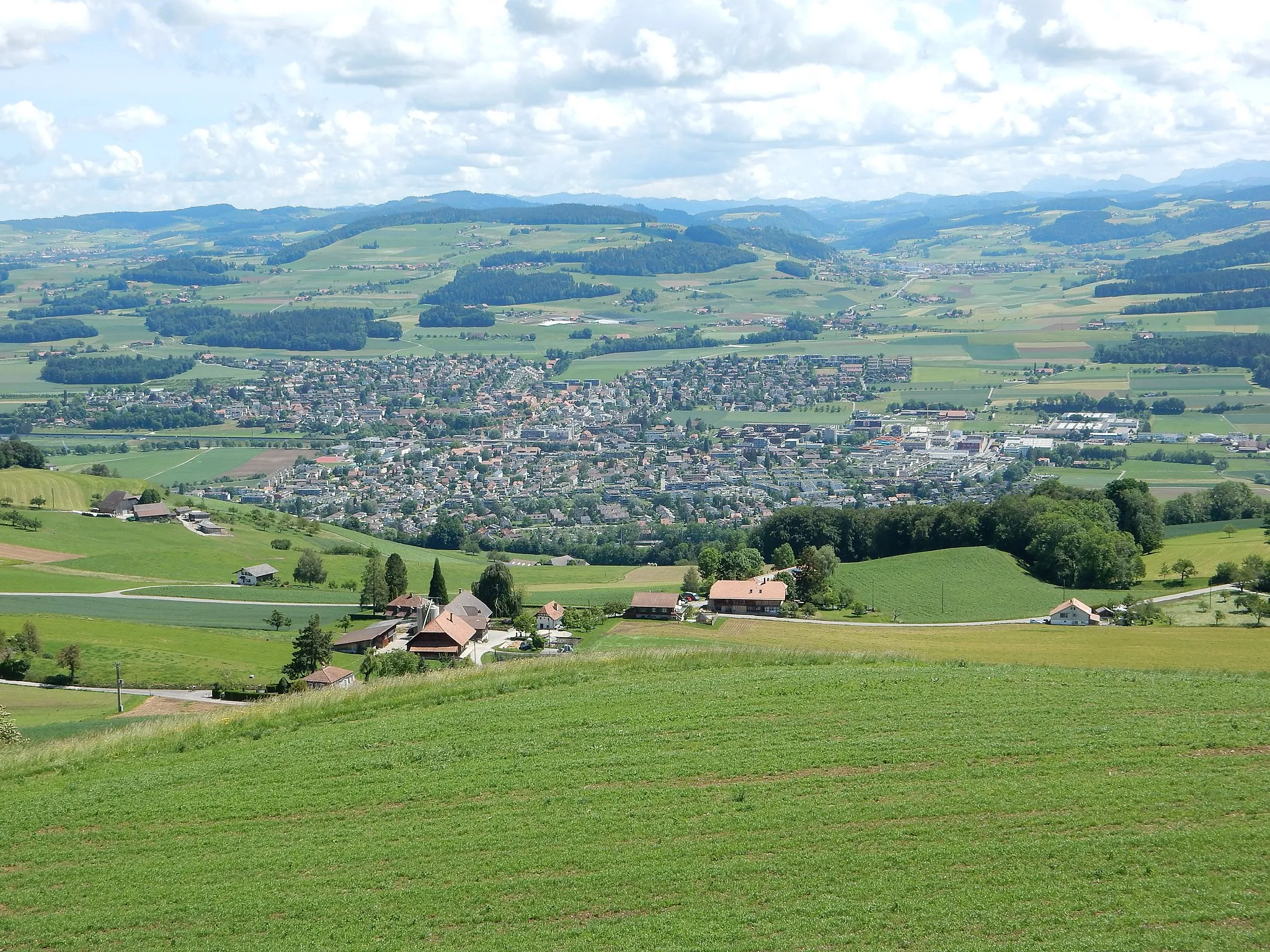 Photo showing: Münsingen vom Chutzen (Belpberg) aus gesehen.