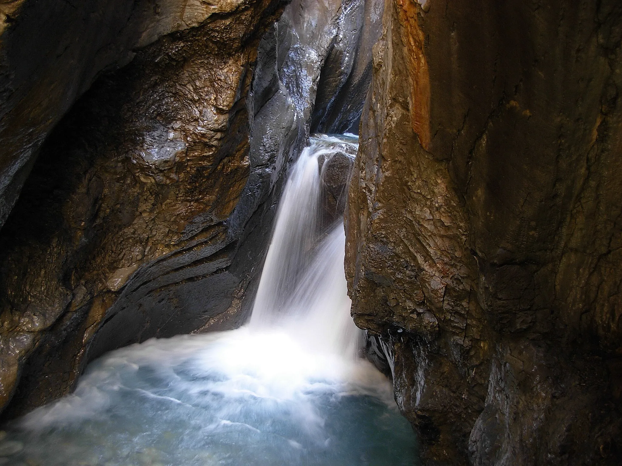 Photo showing: Waterfall in the Rosenlaui ravine (Switzerland)