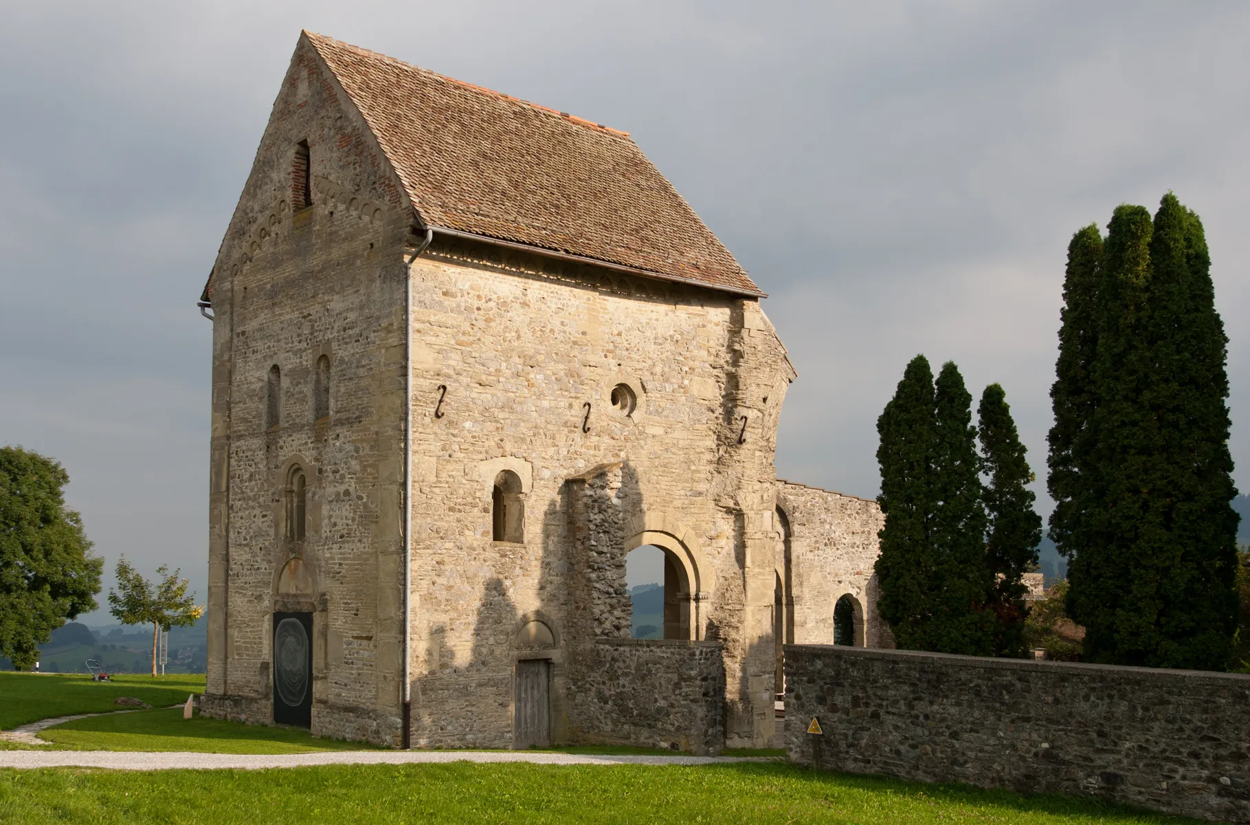 Photo showing: Ein Teil der Ruine der Cluniazenser Kirche in Rüeggisberg