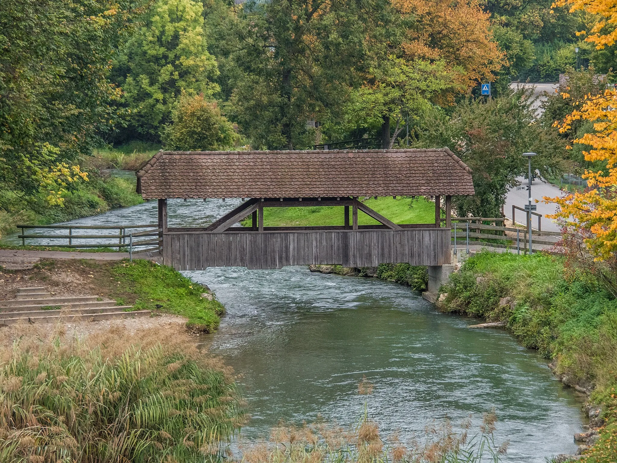 Photo showing: Covered Wooden Bridge over the Alte Aare, Aarberg, Canton of Bern, Switzerland