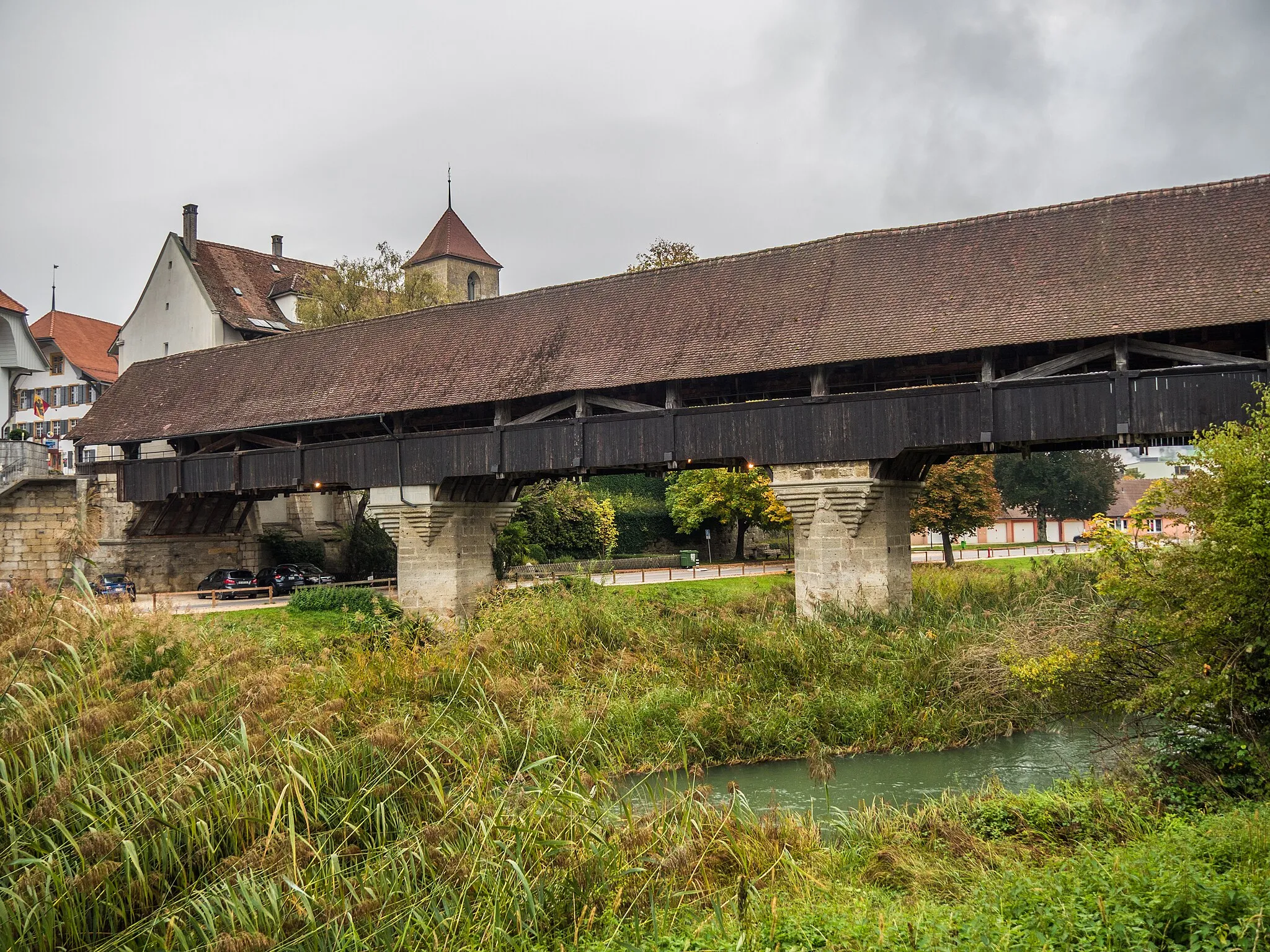 Photo showing: Covered Wooden Bridge over the Alte Aare, Aarberg, Canton of Bern, Switzerland