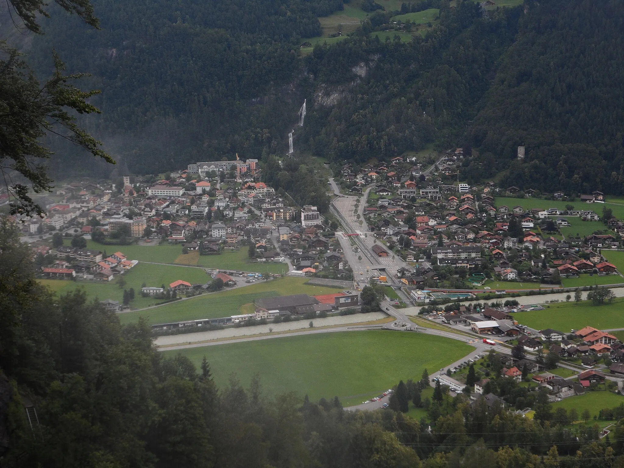 Photo showing: Meiringen, Schweiz, vom Reichenbachfall aus aufgenommen.