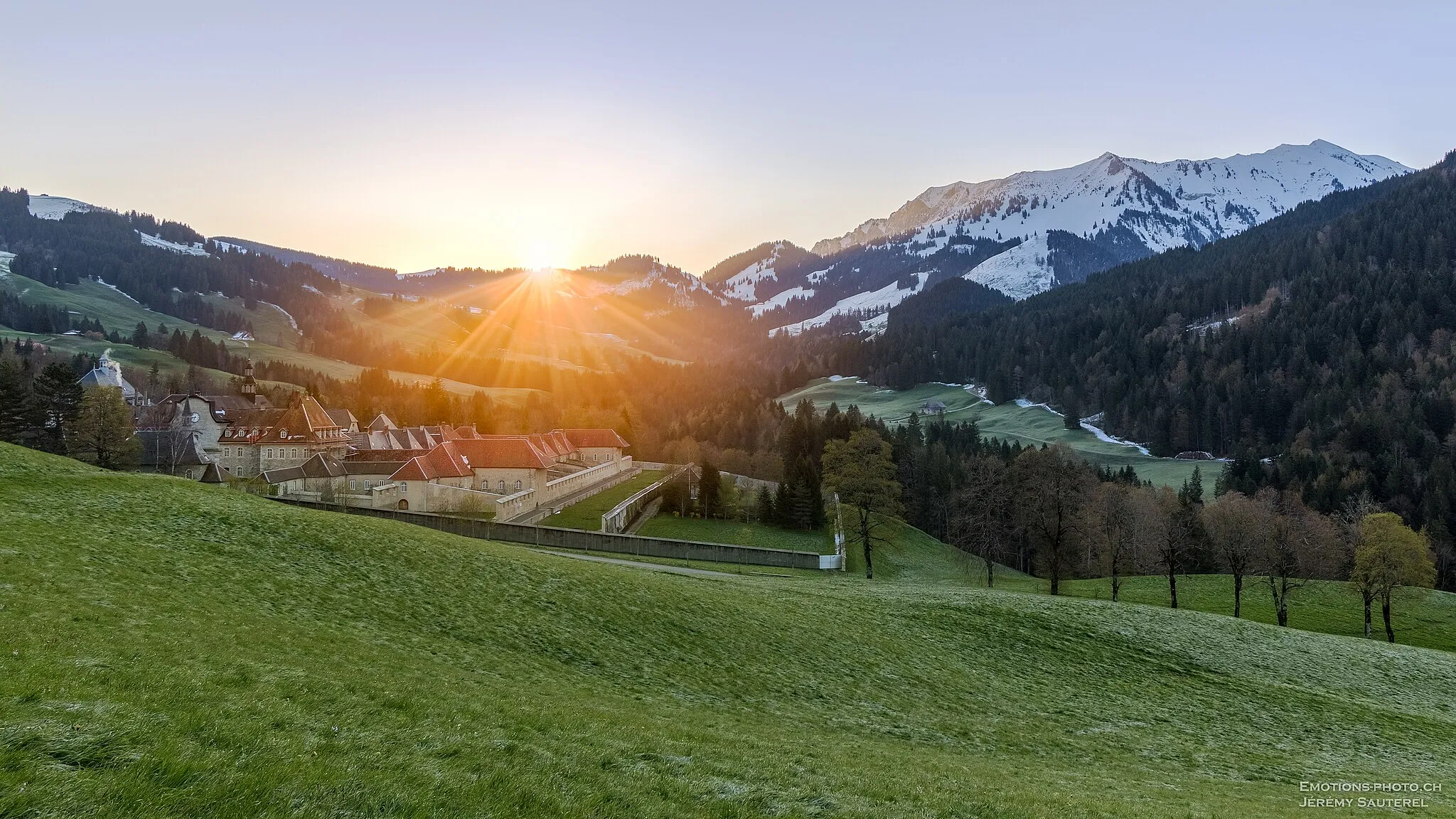 Photo showing: Le monastère "Chartreuse de La Valsainte" dans les montagnes Suisse.