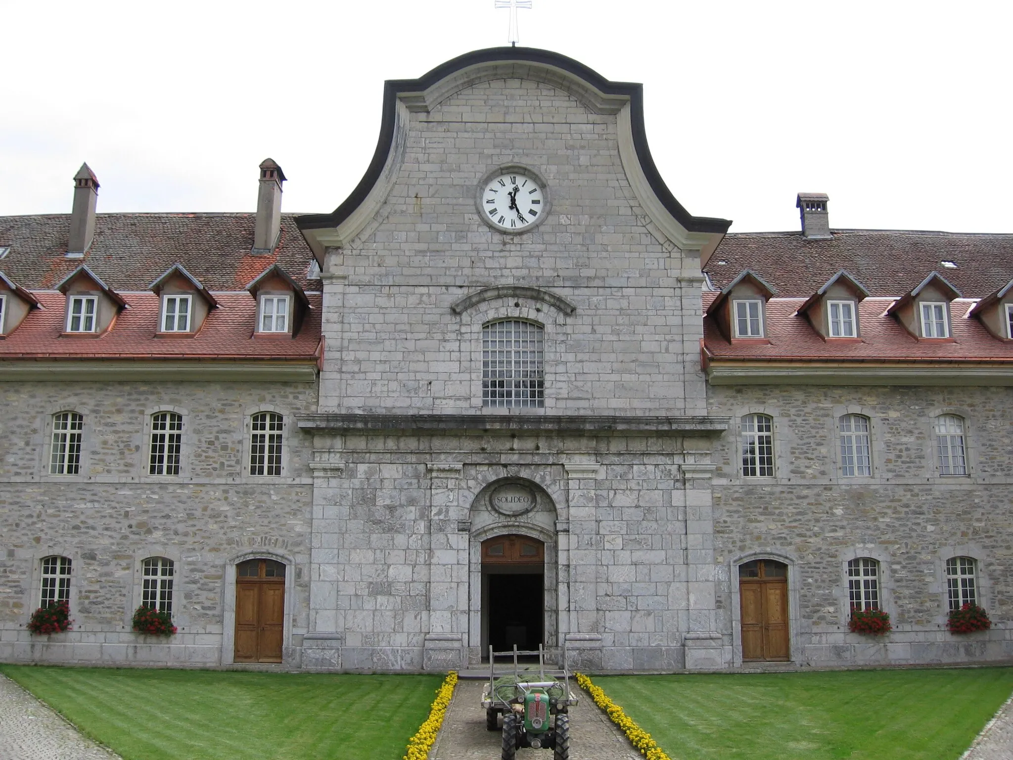 Photo showing: Batiment principal et entrée de l'église de la chartreuse de La Valsainte (Suisse).