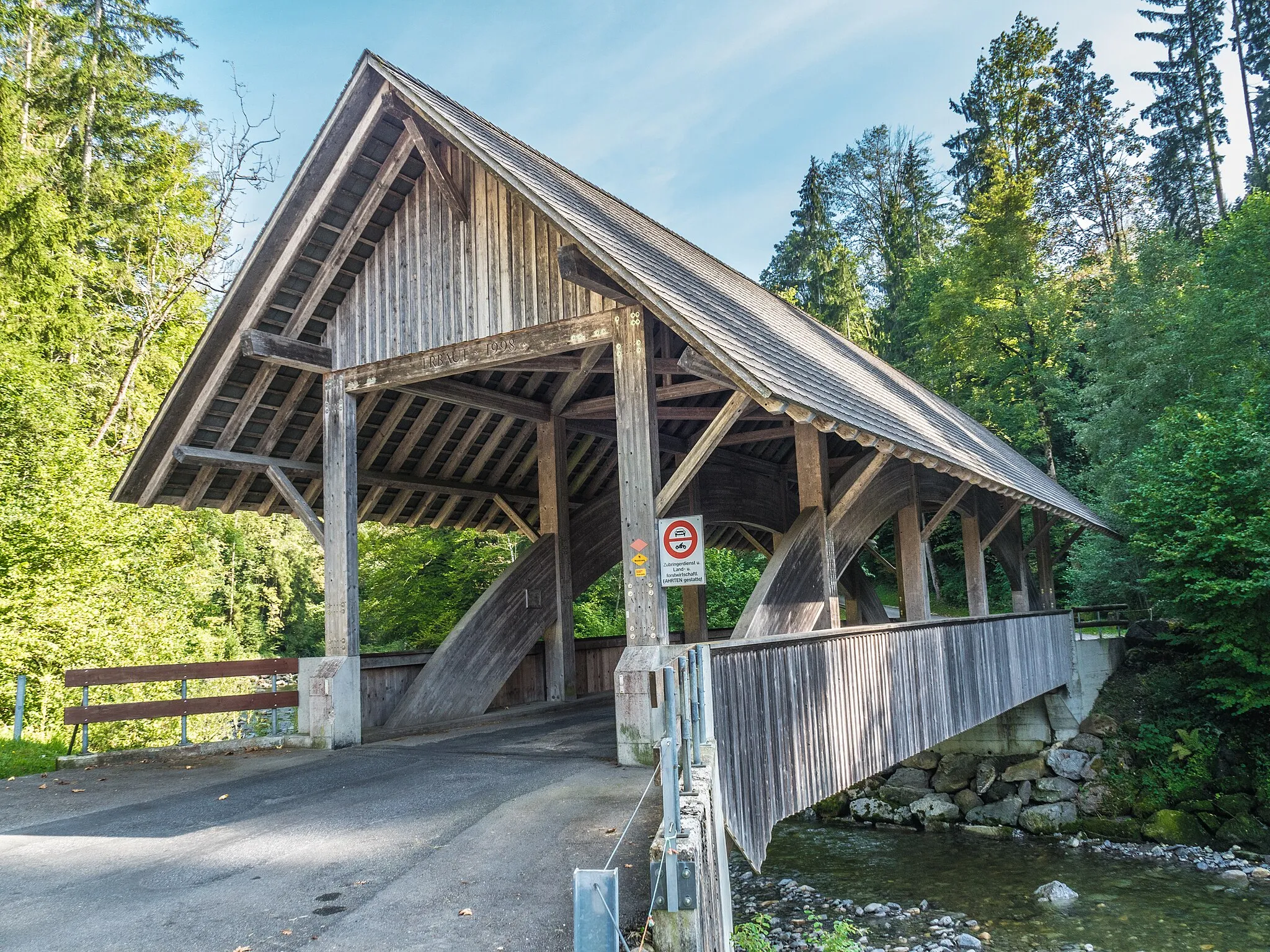 Photo showing: Mühle Covered Wooden Bridge over the Emme River, Schangnau, Canton of Bern, Switzerland