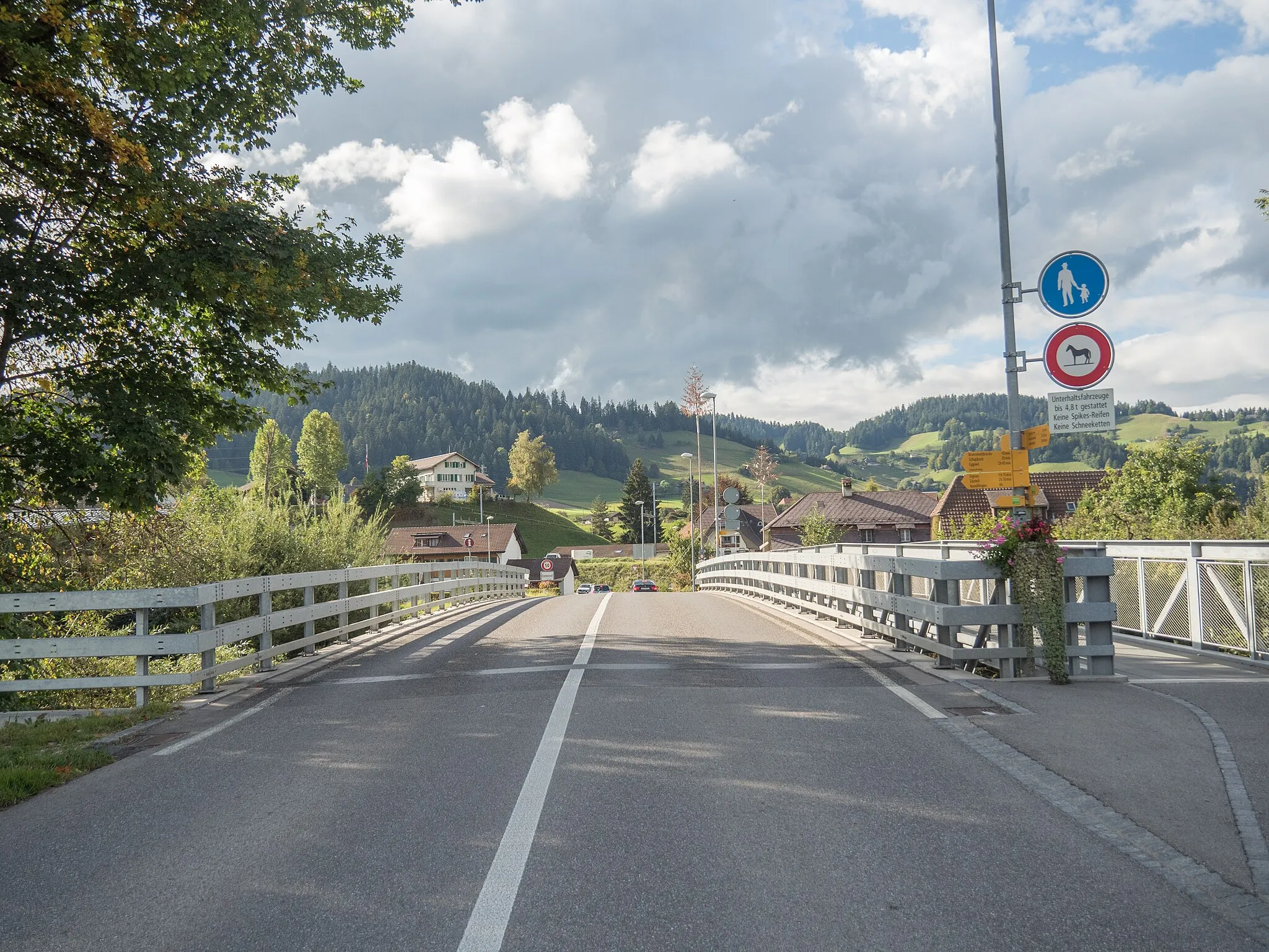 Photo showing: Emmenmatt Road Bridge over the Emme River, Lauperswil – Signau, Canton of Bern, Switzerland