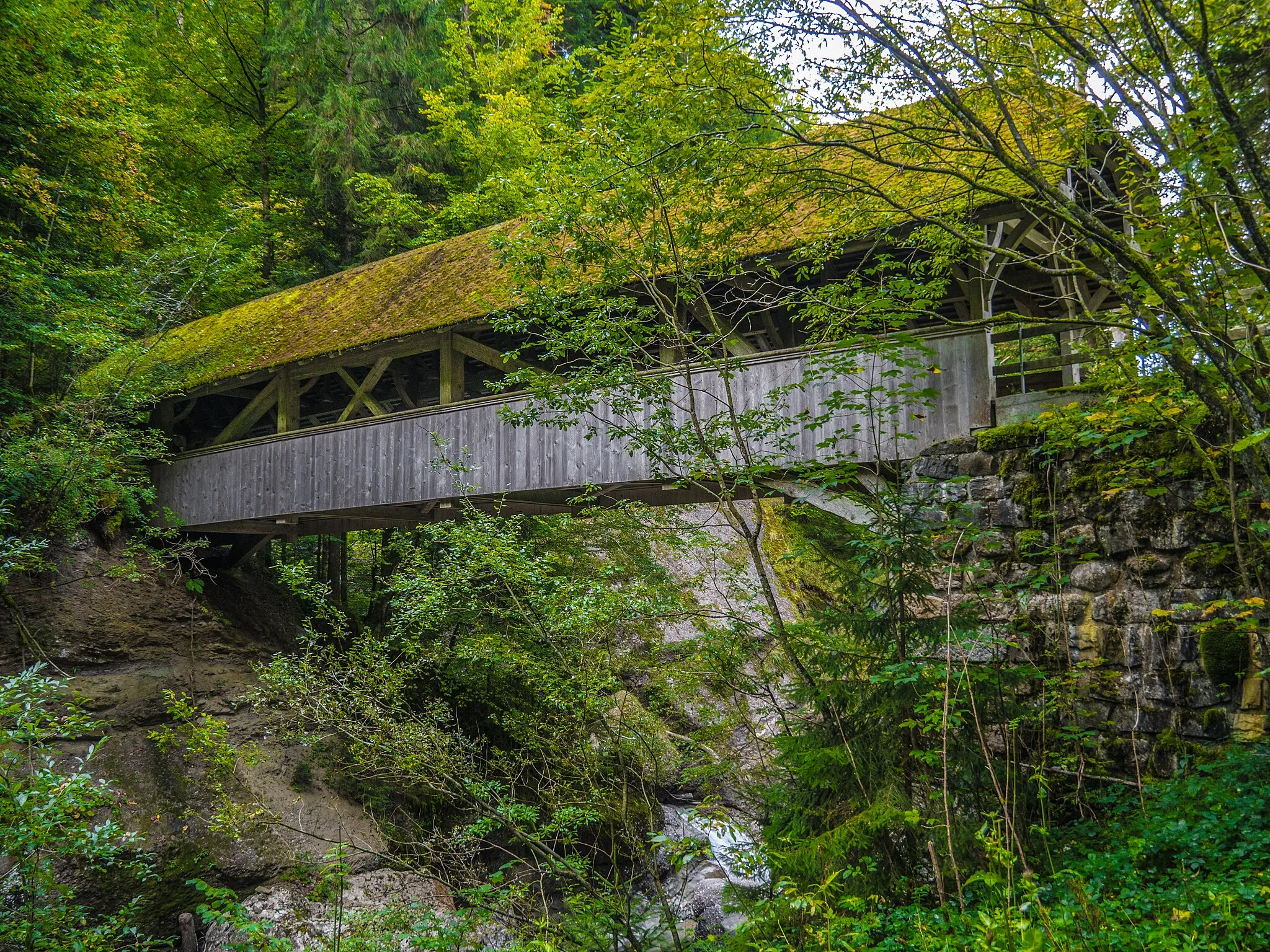 Photo showing: Koppis Covered Wooden Bridge over the Zulg River, Horrenbach-Buchen – Eriz, Canton of Bern, Switzerland