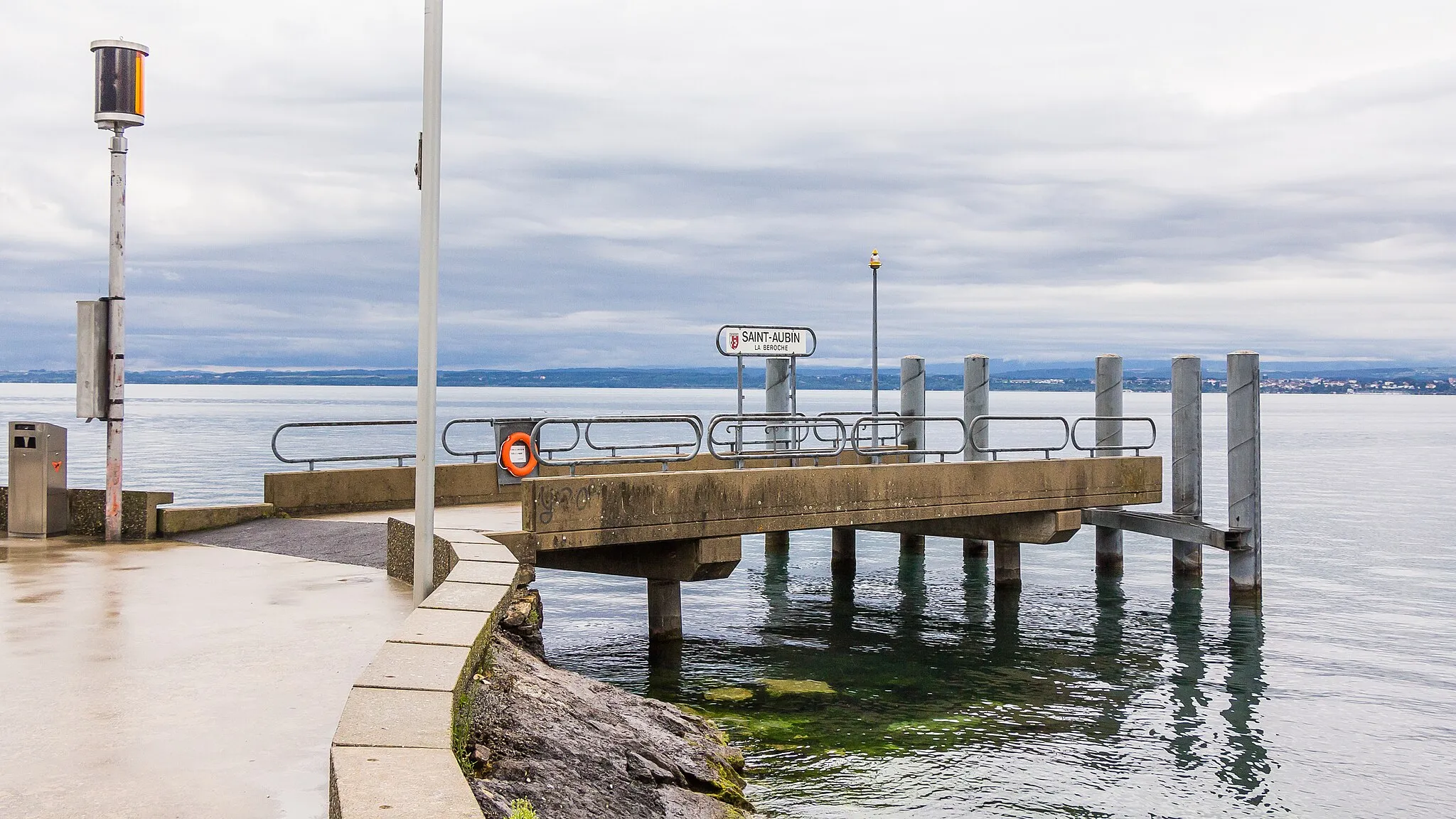 Photo showing: Ferry pier Saint-Aubin Le Beroche, Lake Neuchâtel
