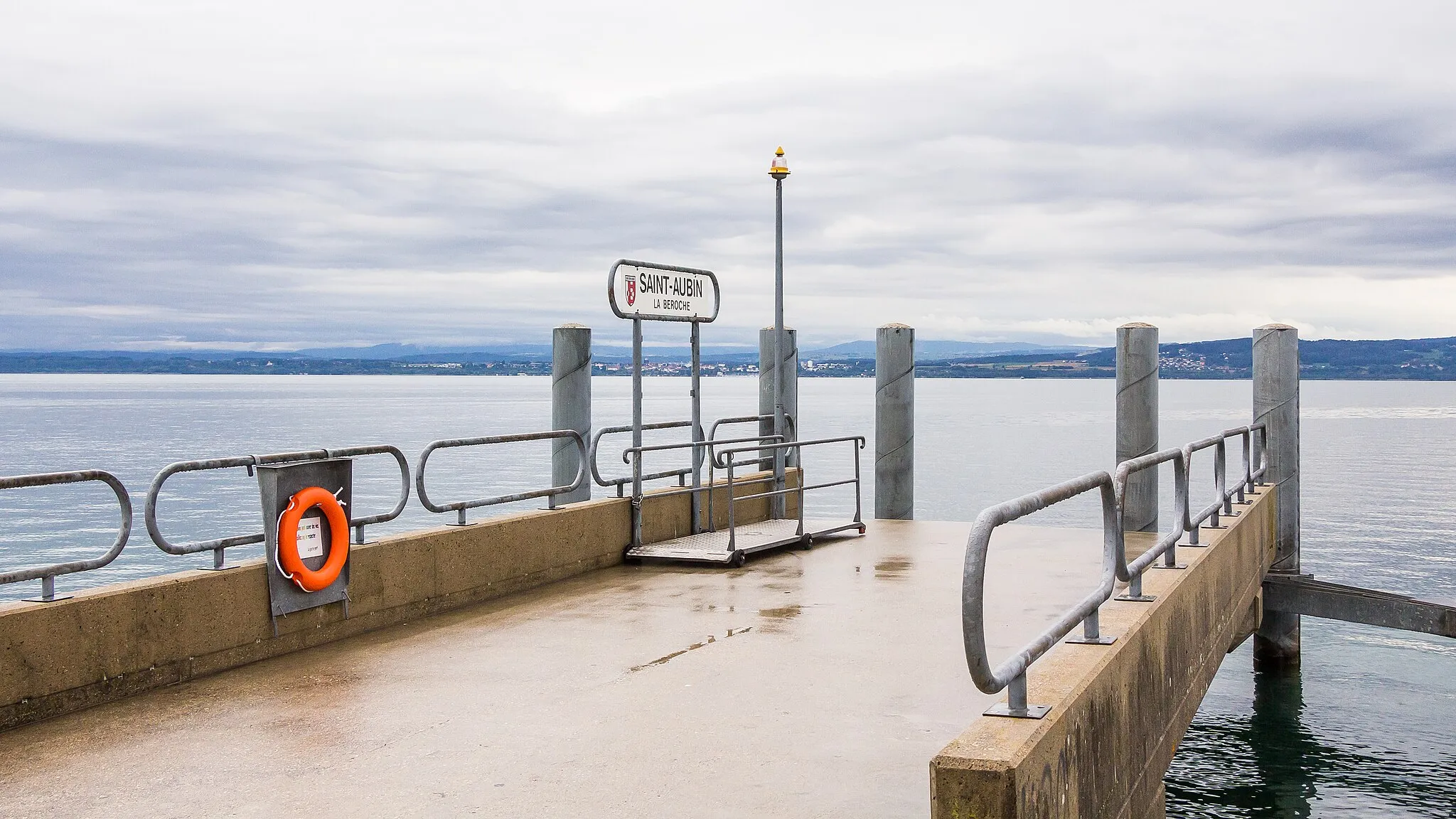 Photo showing: Ferry pier Saint-Aubin Le Beroche, Lake Neuchâtel