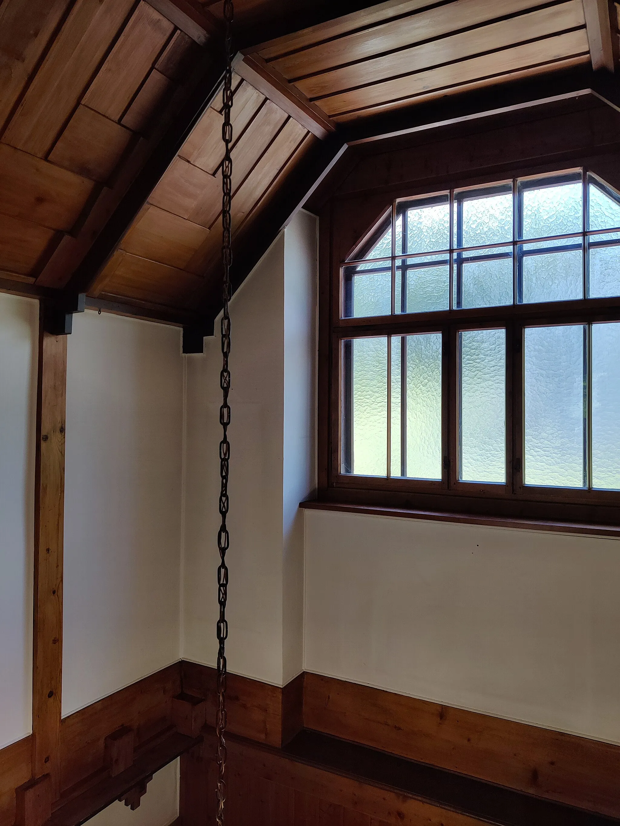 Photo showing: Interior View of the upper part of the entry area to Villa Fallet, standing on the first floor