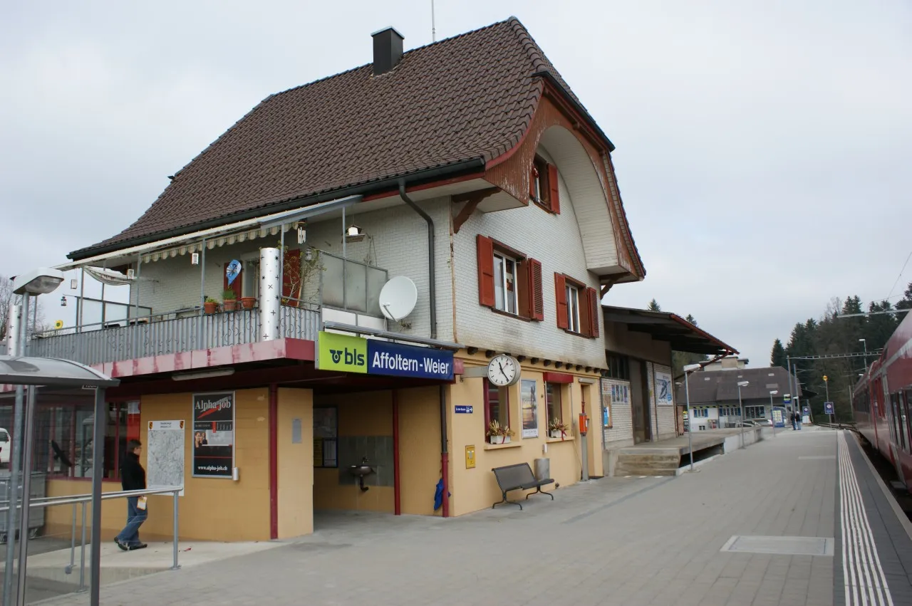 Photo showing: Bahnhof Affoltern-Weier im letzten Betriebsjahr der S4, ab Dezember 2009 fuhren hier nur noch Busse
