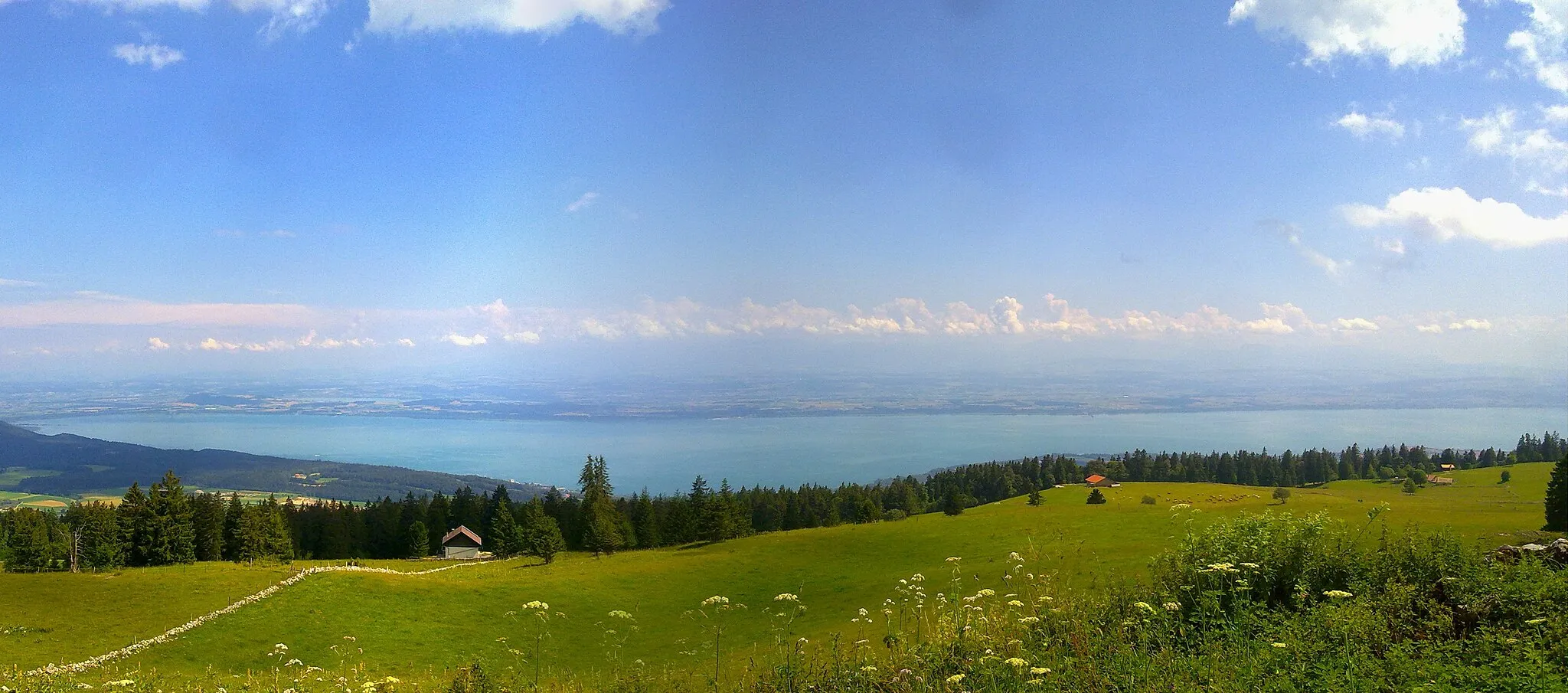 Photo showing: Lake Neuchâtel, from Mont Racine