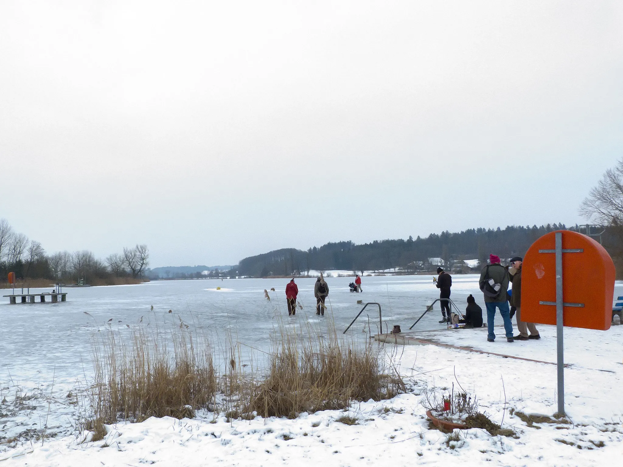 Photo showing: Lake Moossee frozen, near Beach Moosseedorf, February 2012