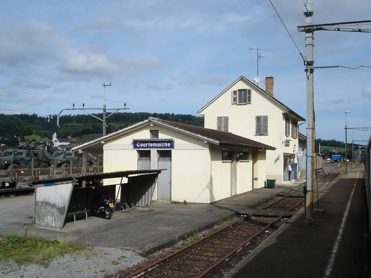 Photo showing: Courtemaîche train station.