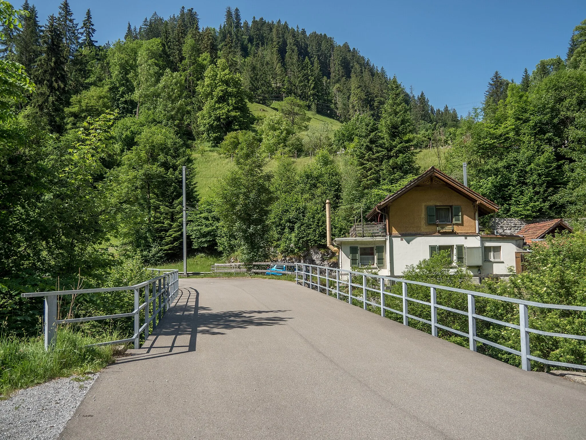 Photo showing: Road Bridge over the Simme River, Zweisimmen, Canton of Bern, Switzerland