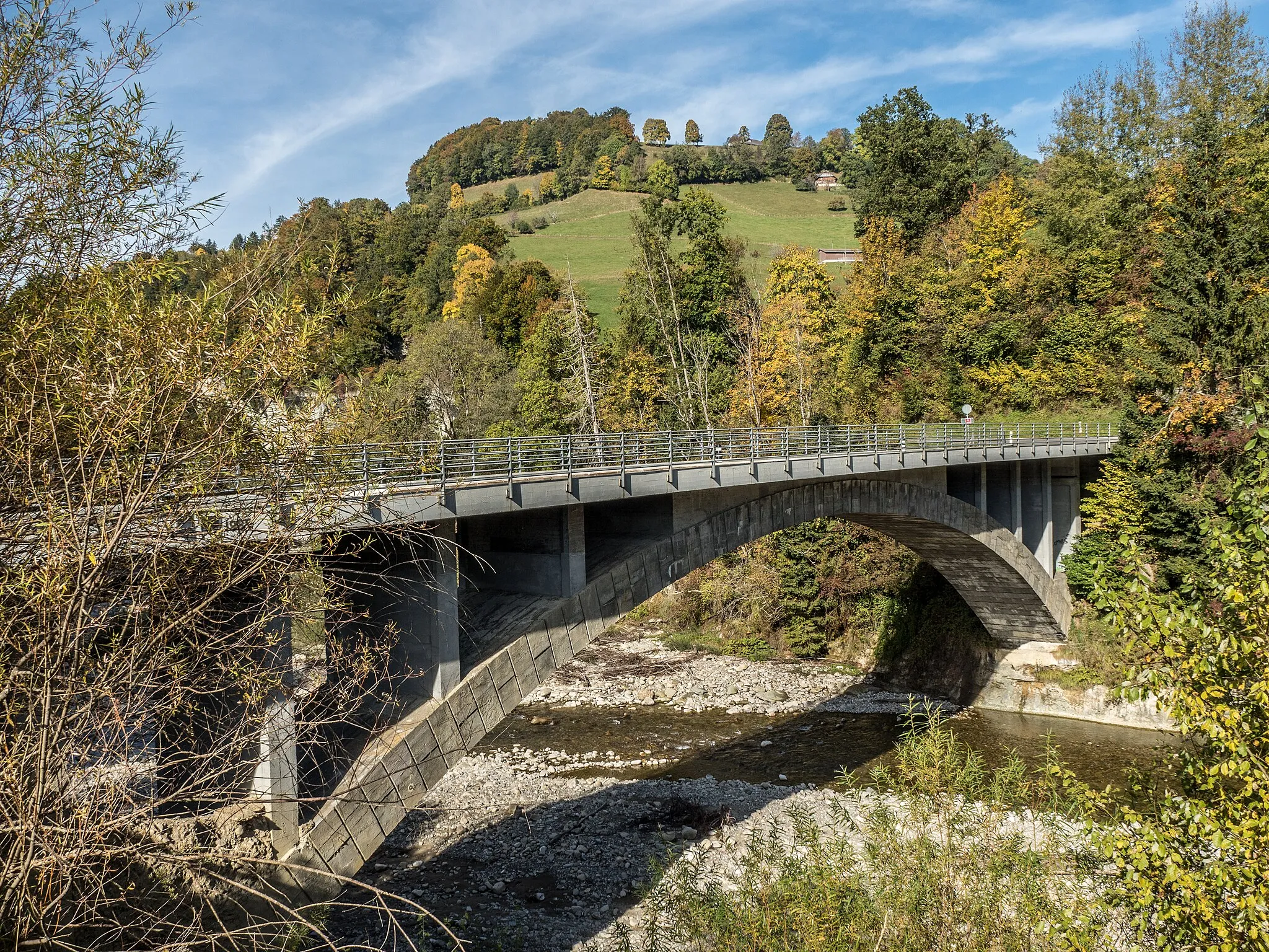 Photo showing: Guggersbach Road Bridge over the Sense River, Plaffeien, Canton of Fribourg – Guggisberg, Canton of Bern, Switzerland