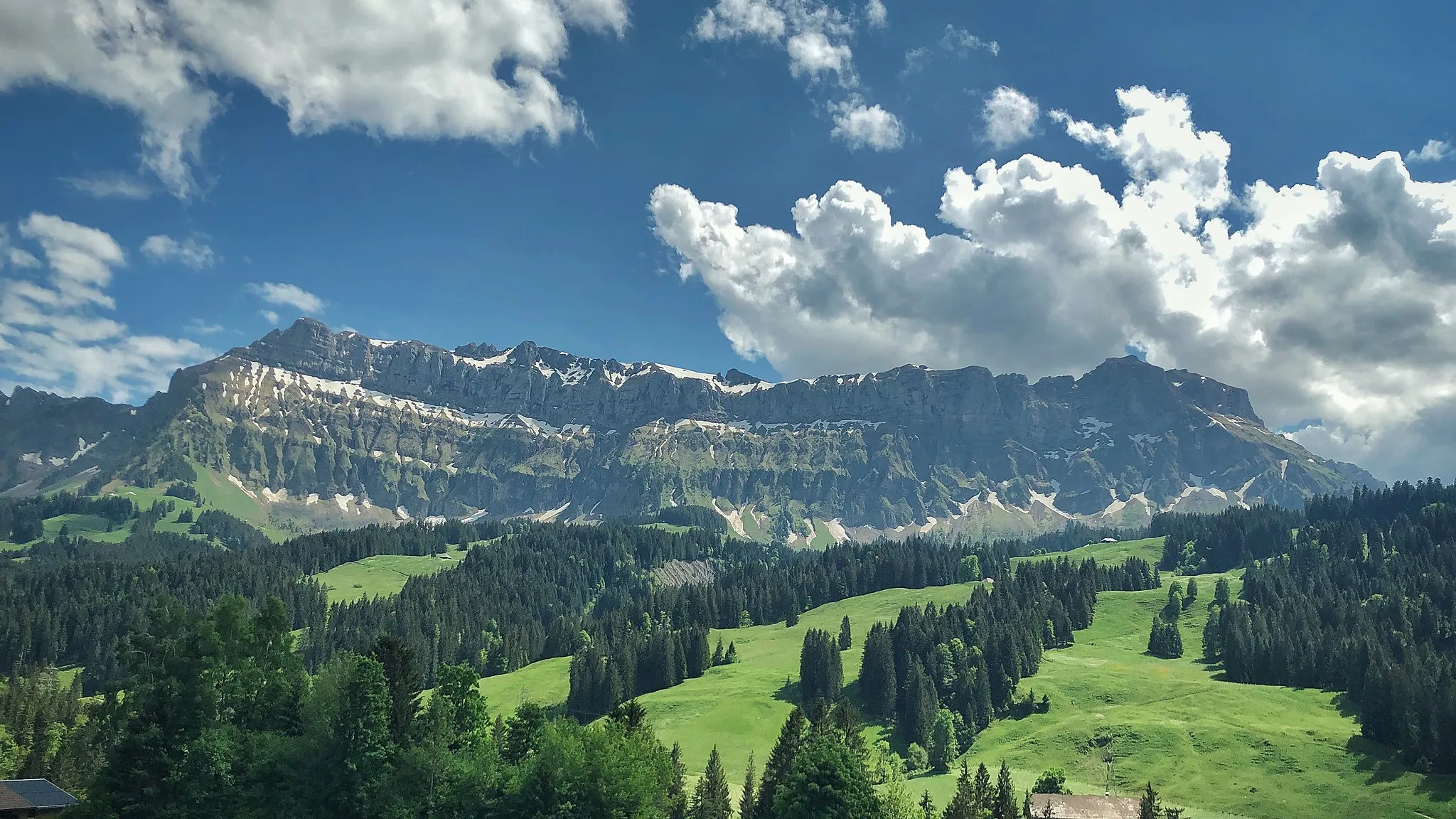 Photo showing: Die Nordseite des Hohgants von Schangnau aus gesehen