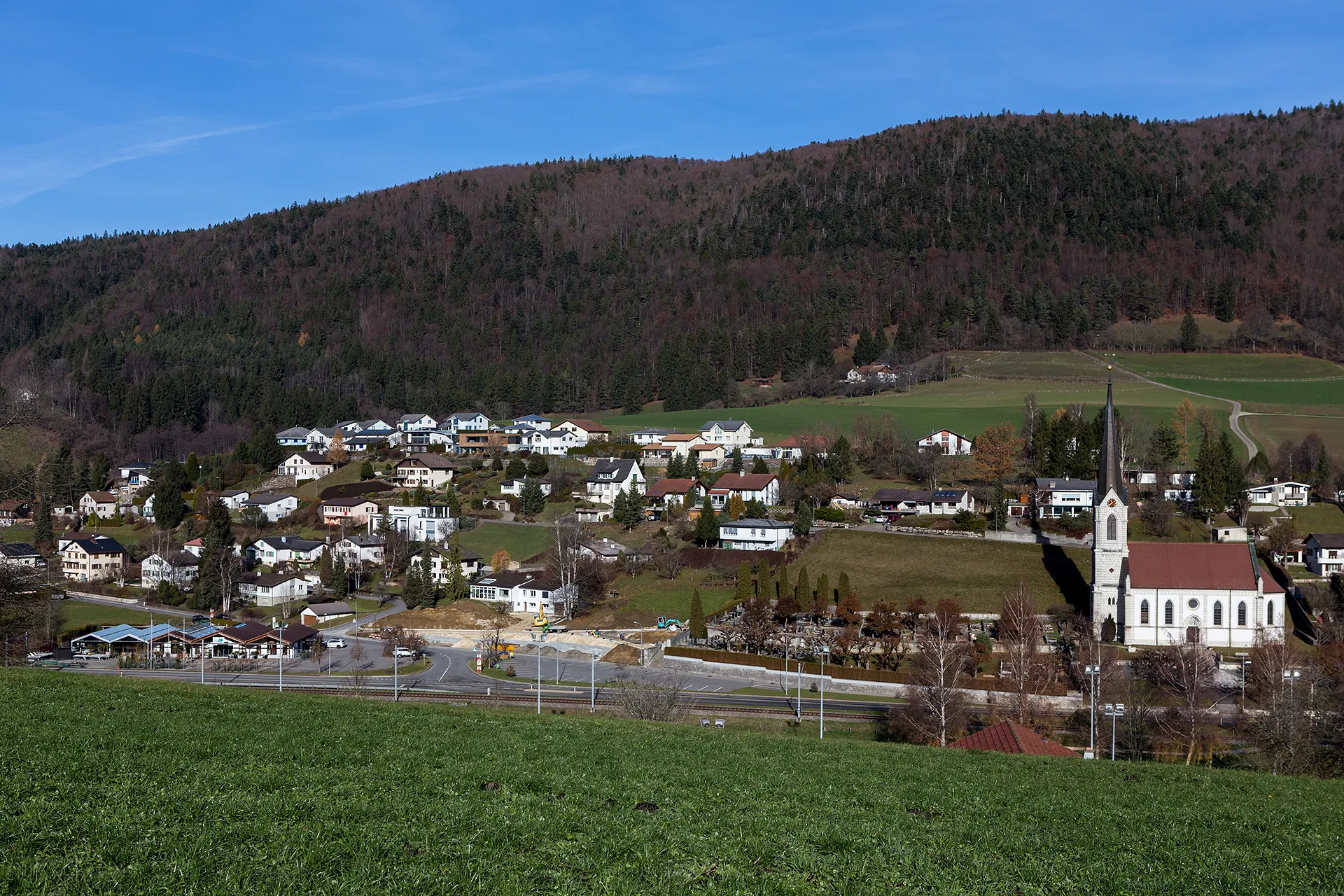 Photo showing: Blick auf den nordwestlichen Dorfteil von Court (BE)