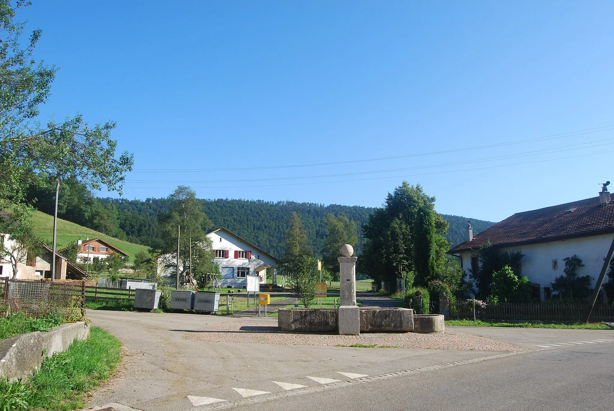 Photo showing: Village fountain at Châtelat, canton of Bern, Switzerland