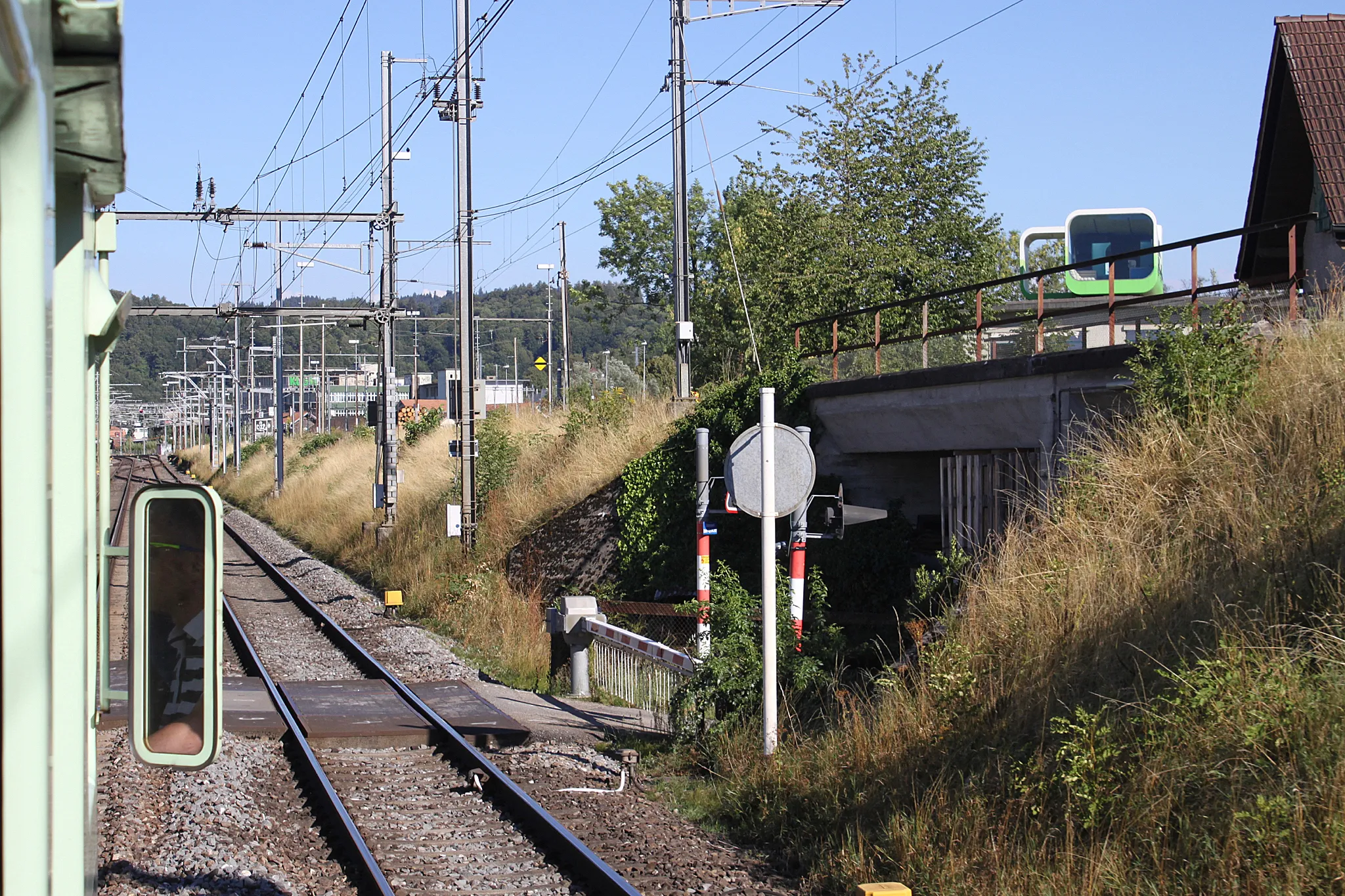 Photo showing: EXT 31161 from Brig to Burgdorf arriving at Burgdorf railway station.