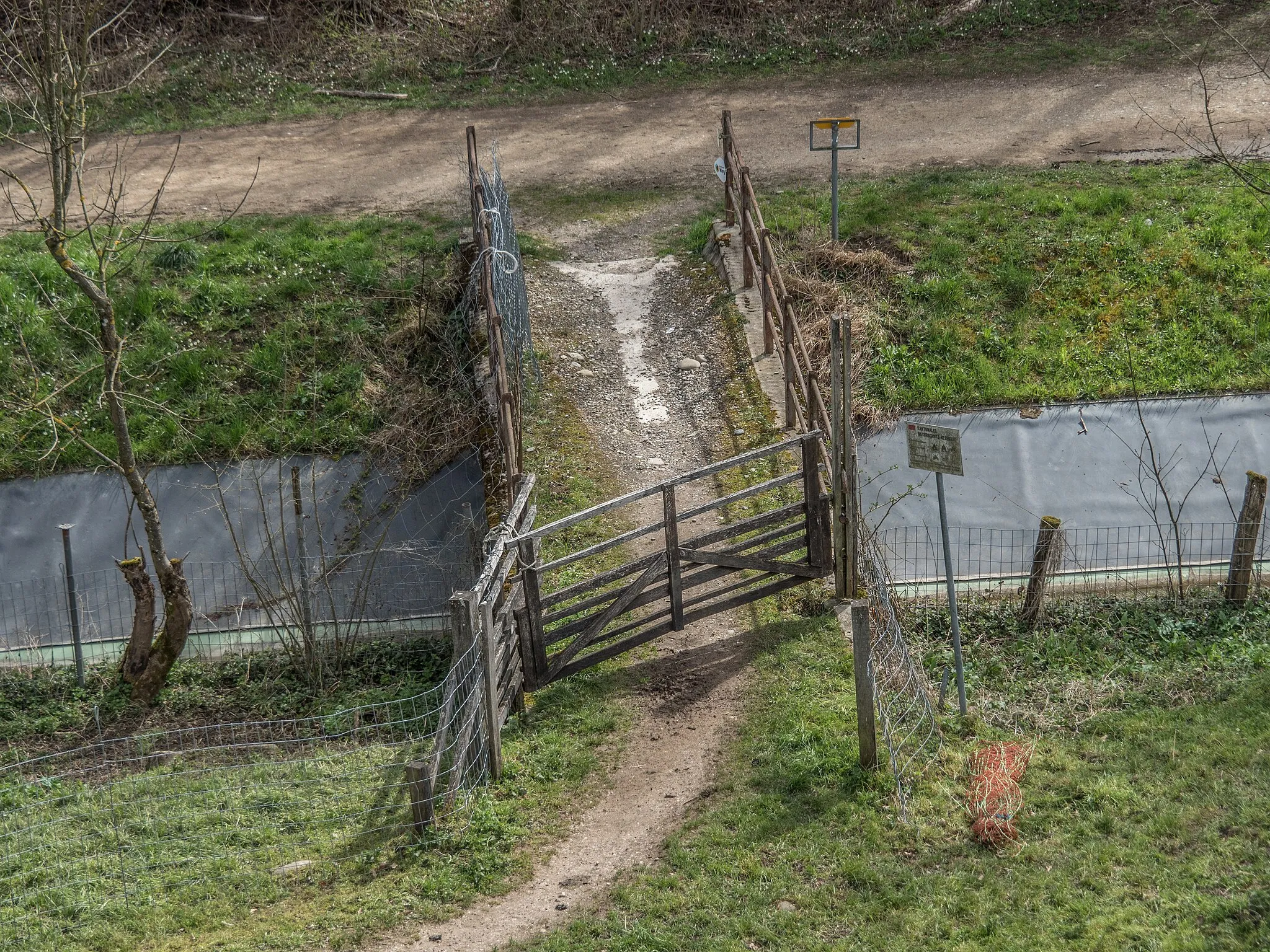 Photo showing: Pedestrian Bridge over a Stream, Obergösgen, Canton of Solothurn, Switzerland