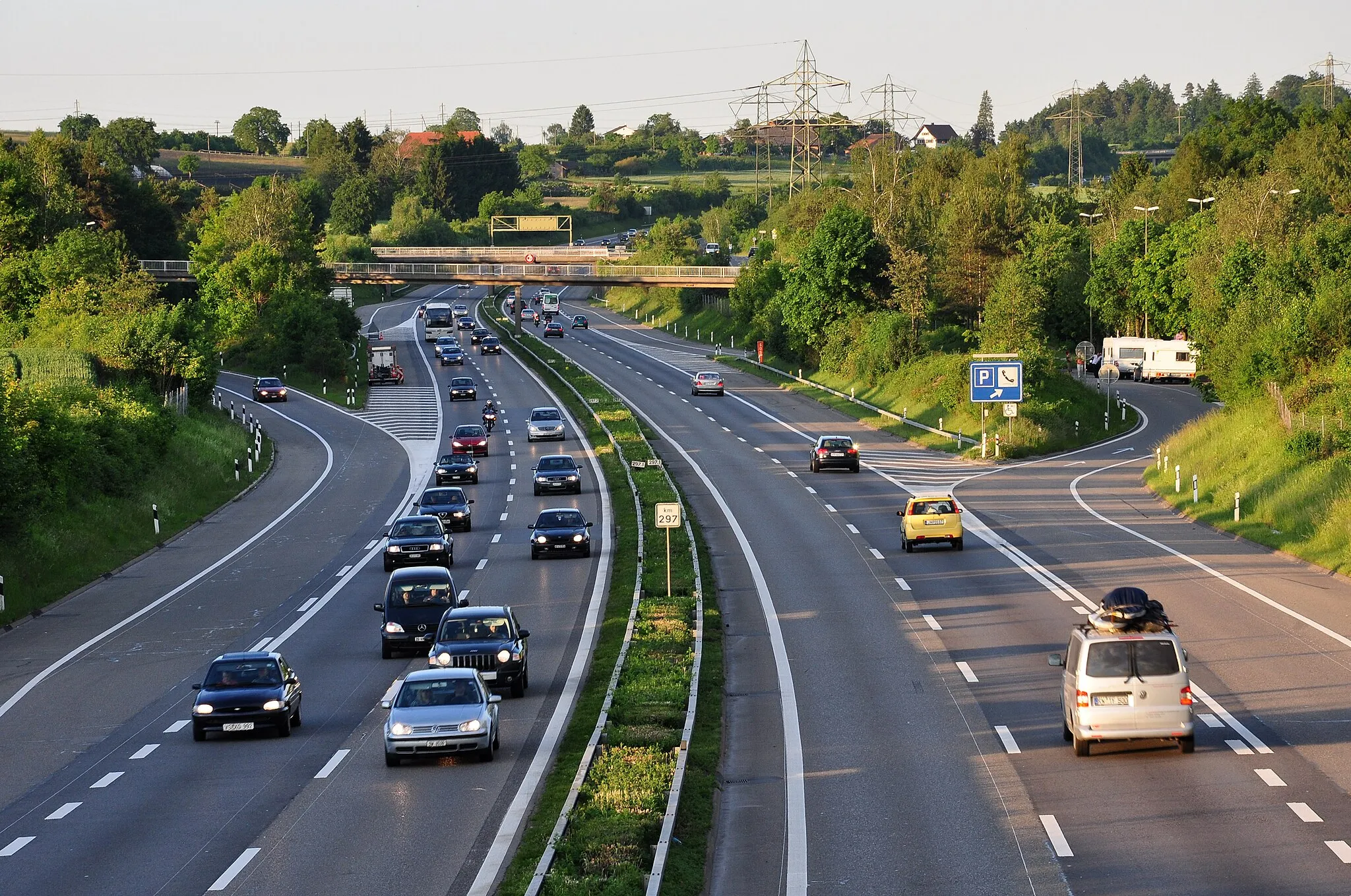 Photo showing: A1 between Zürich-Affoltern and Rümlang (Switzerland), Affoltern to the right.