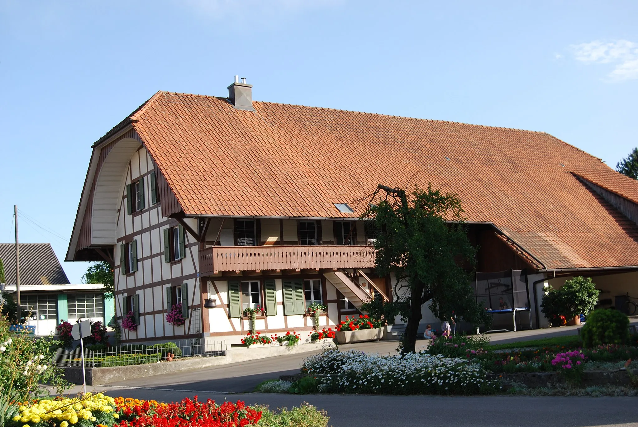 Photo showing: Timber framing house at Ried bei Kerzers, canton of Fribourg, Switzerland
