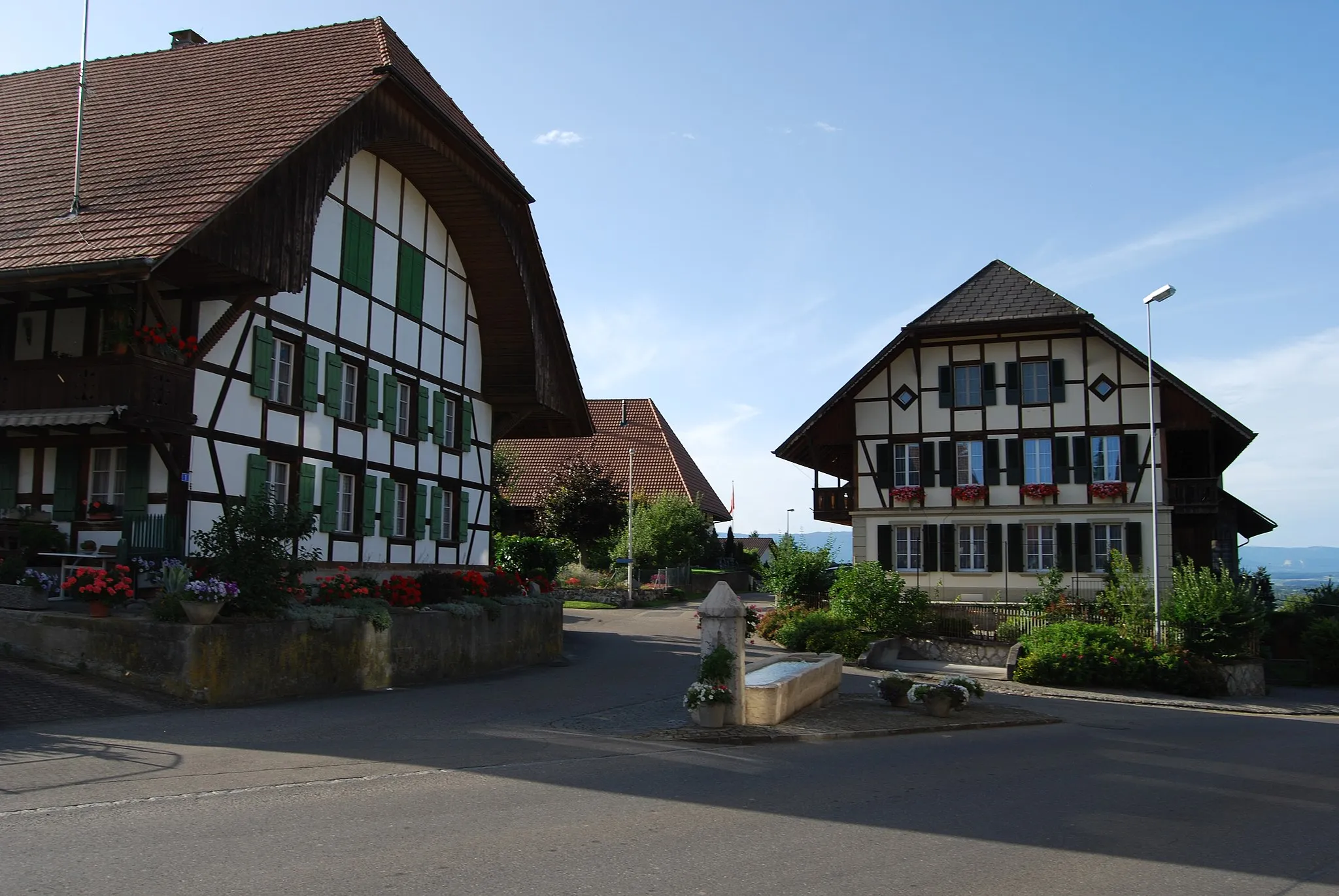 Photo showing: Timber framing house at Ried bei Kerzers, canton of Fribourg, Switzerland