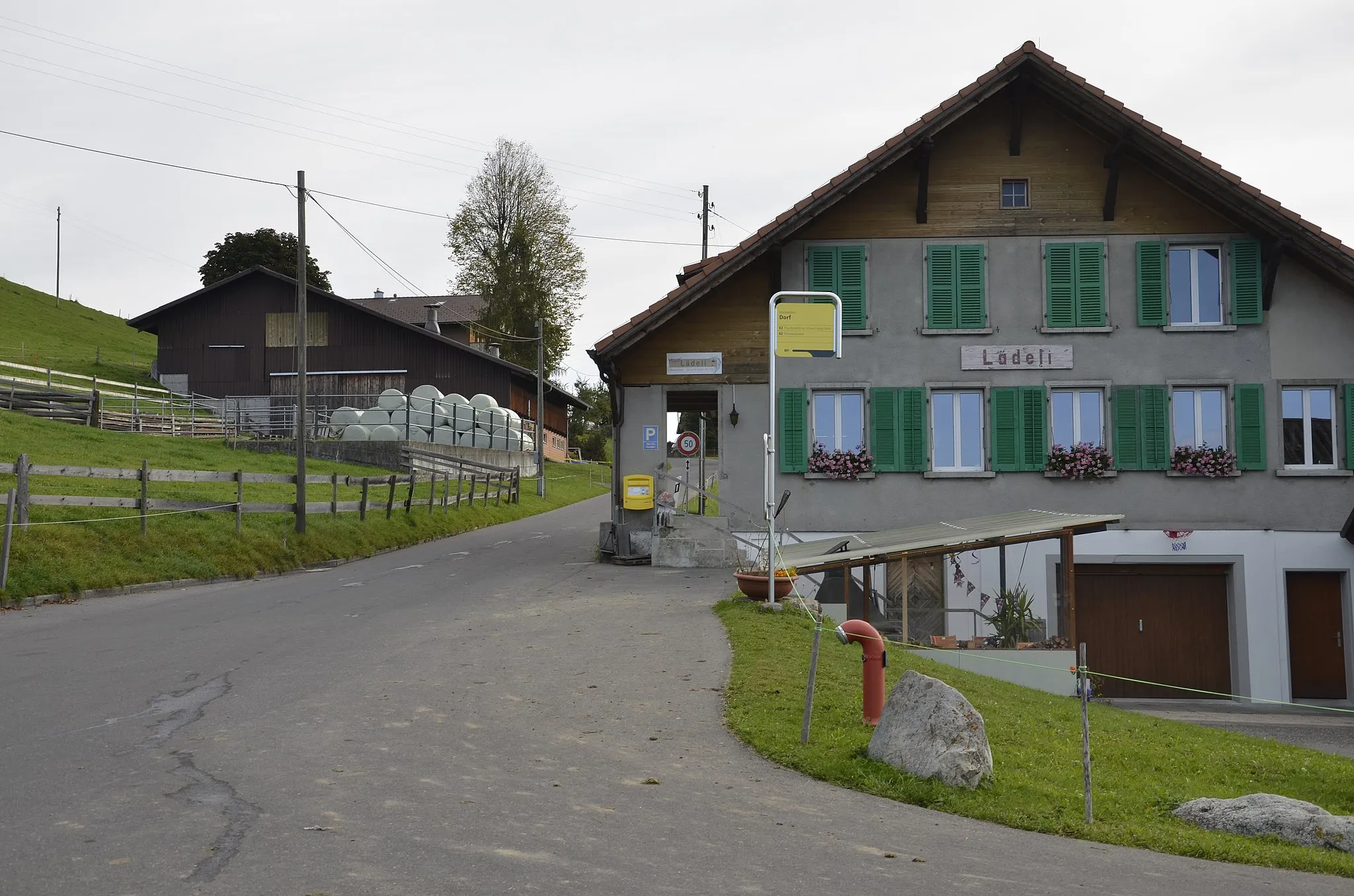 Photo showing: Kanton Bern (Schweiz): Gemeinde Wachseldorn, Haltestelle Dorf