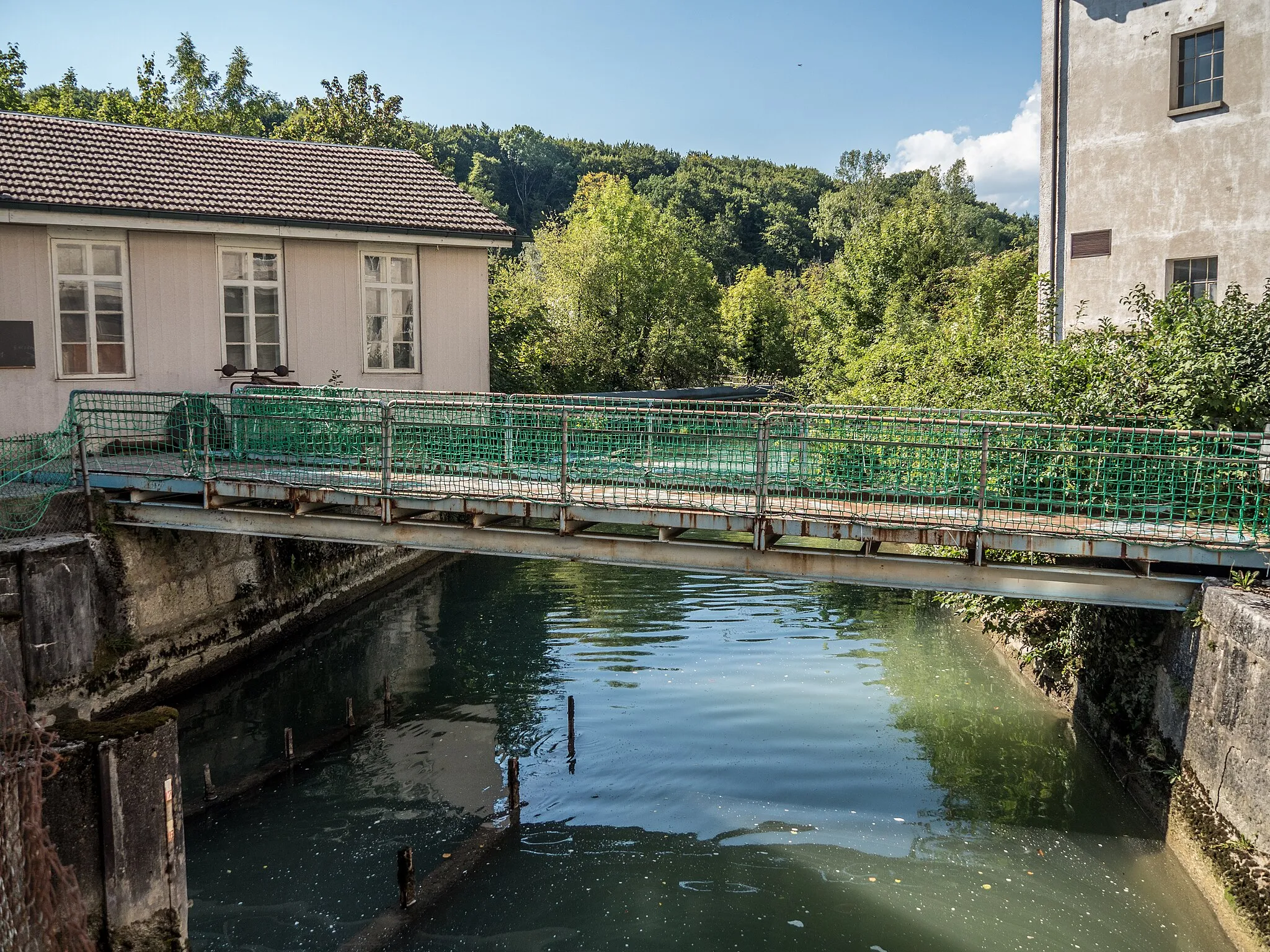 Photo showing: Derendingen, Canton of Solothurn. Road Bridge over the Emme Canal.