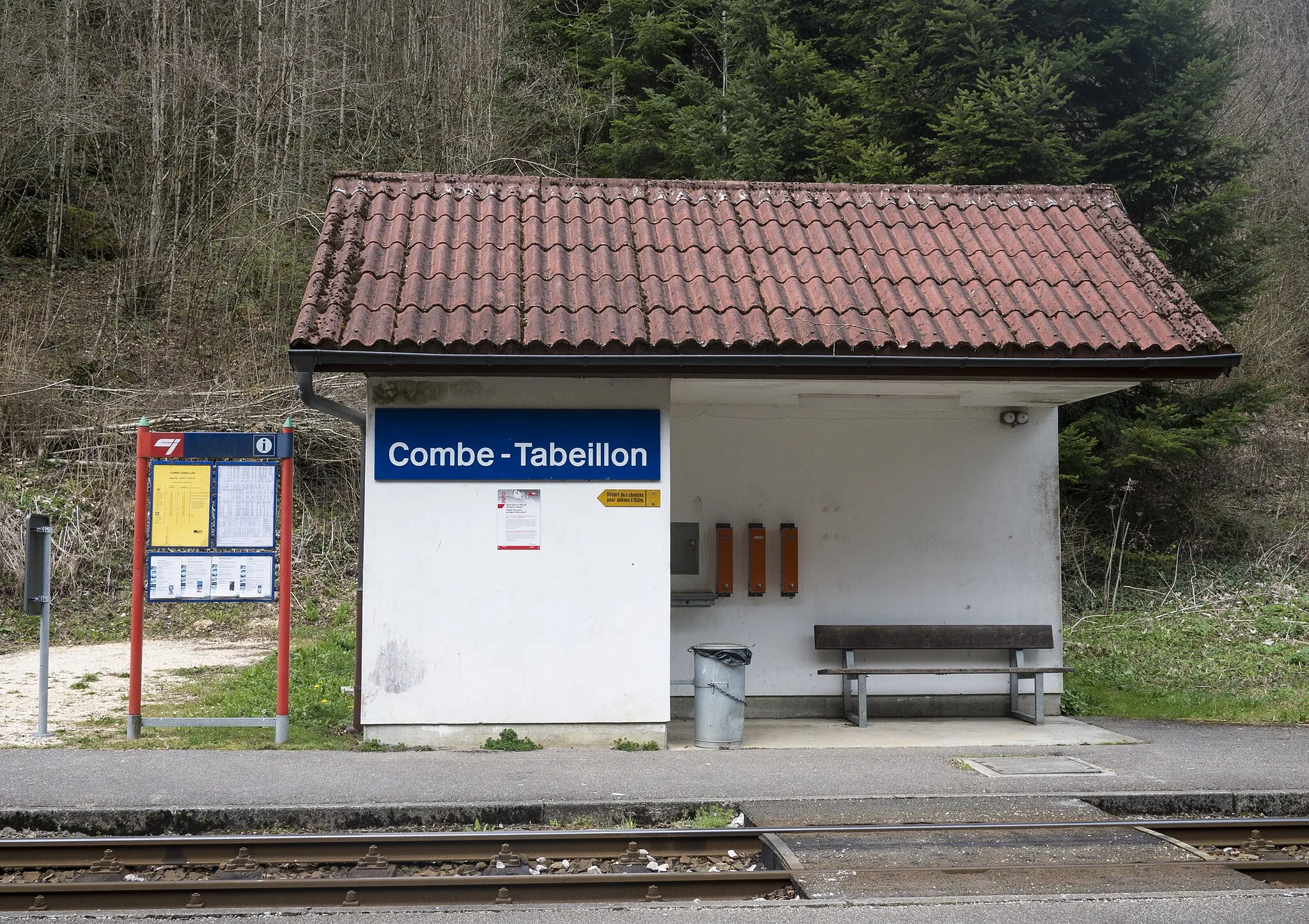 Photo showing: Gare de Combe-Tabeillon, Haute-Sorne, Kanton Jura, Schweiz