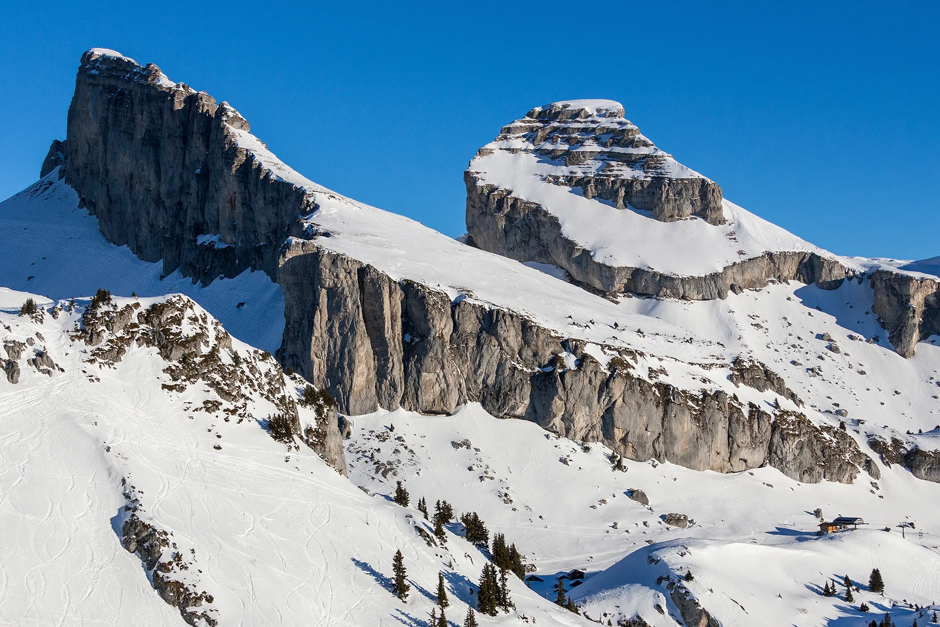 Photo showing: Tour d'Aïe et Tpur de Mayen, Leysin (VD)