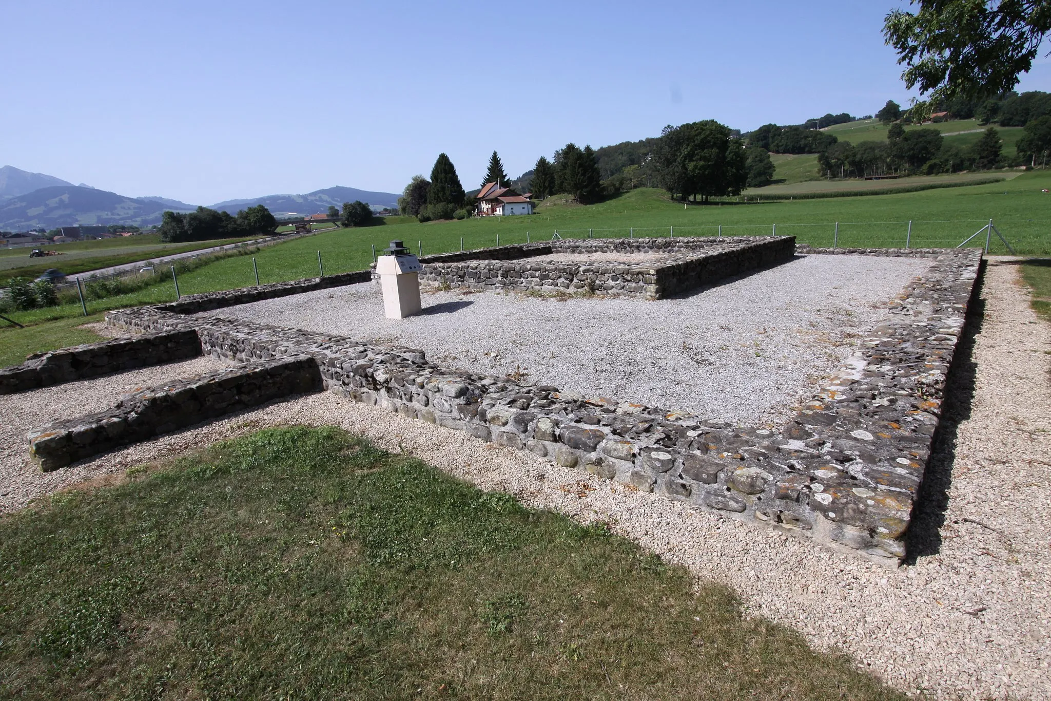 Photo showing: Gallo-Roman Temple to Mars Caturix, L’Etrey, Riaz