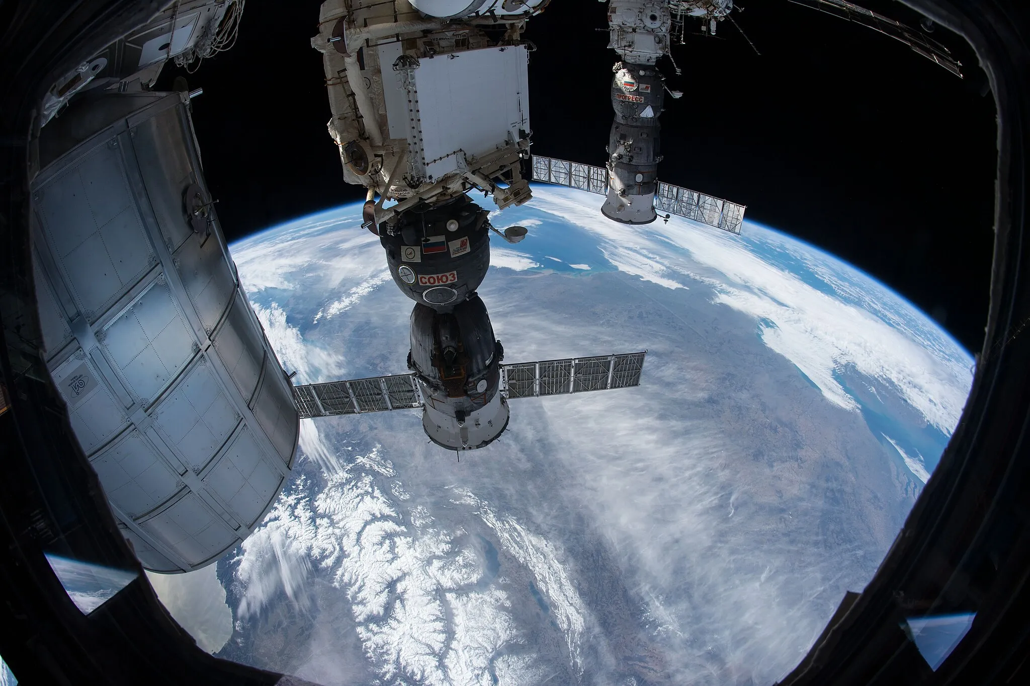 Photo showing: View of Earth taken during ISS Expedition 42.