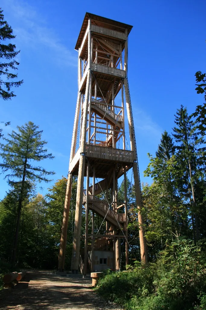 Photo showing: Der imposante, 45 m hohe Chutzenturm.