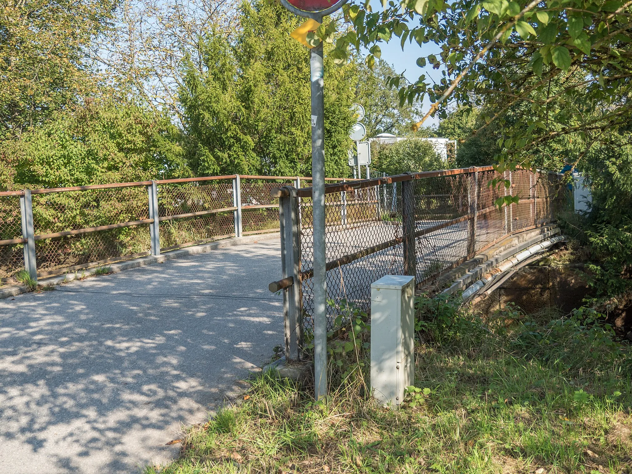 Photo showing: Derendingen, Canton of Solothurn. Schützenstrasse Road Bridge over the Emme Canal.