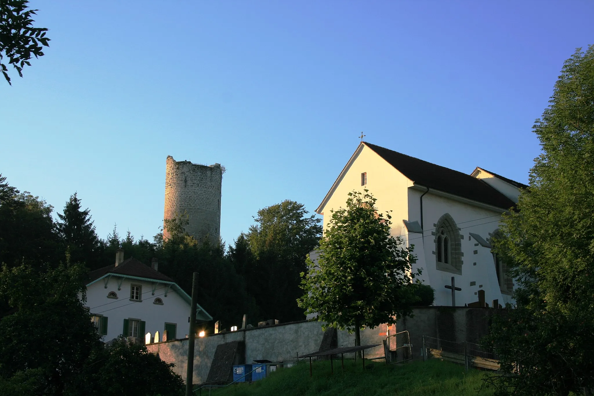 Photo showing: Montagny (-les-Monts) FR, Kirche und Burg, Schweiz