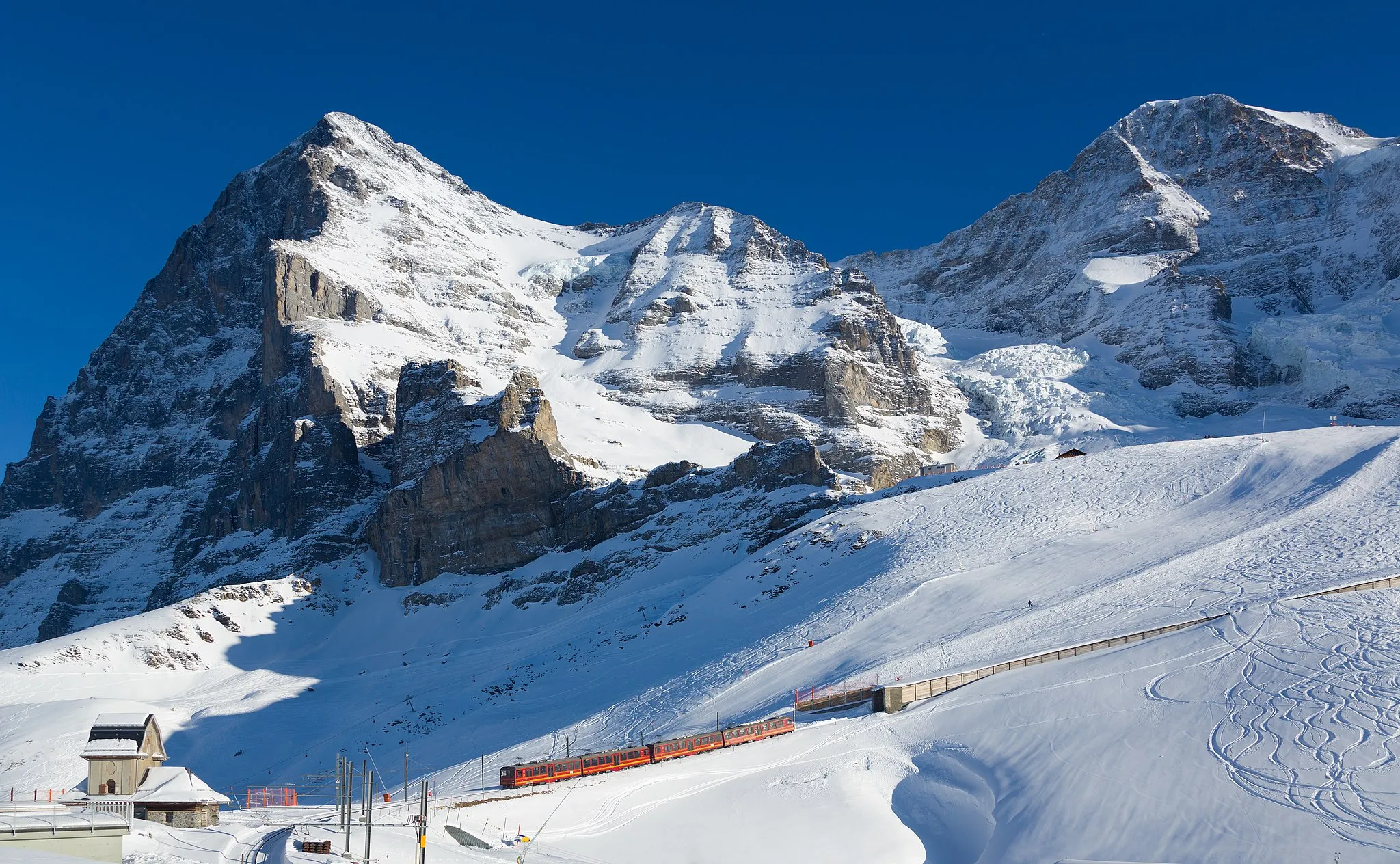 Photo showing: Jungfraubahn BDhe 4/8 between Kleine Scheidegg and Eigergletscher, Switzerland
