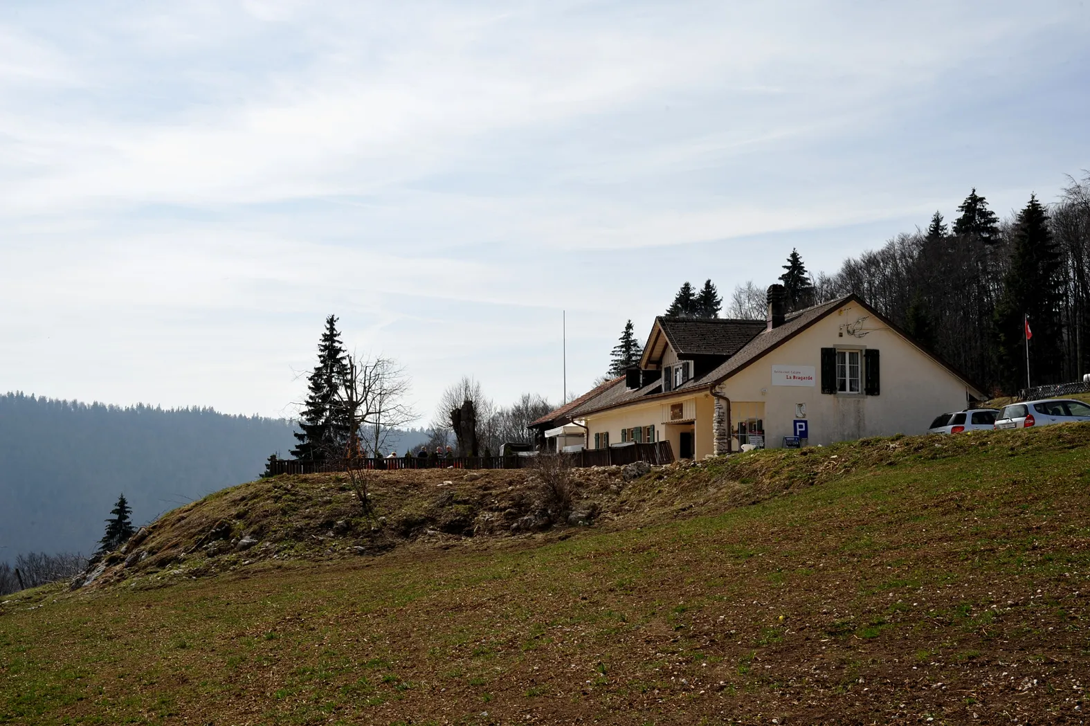 Photo showing: Mountain house «La Bragarde» in Les Près d'Orvin; Berne, Switzerland.