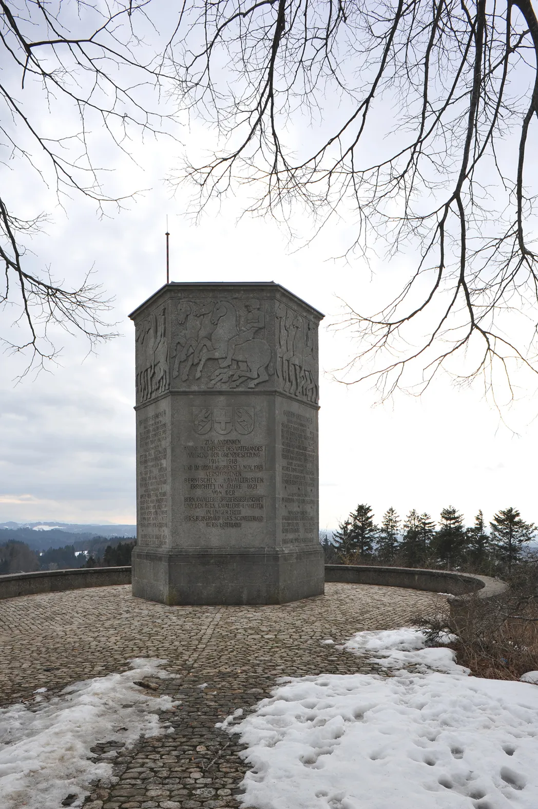Photo showing: Cavalry memorial on the hill Lueg, memory of the Bernese cavalrymen victims of the 1918 flu pandemic; Emmental, Berne, Switzerland.