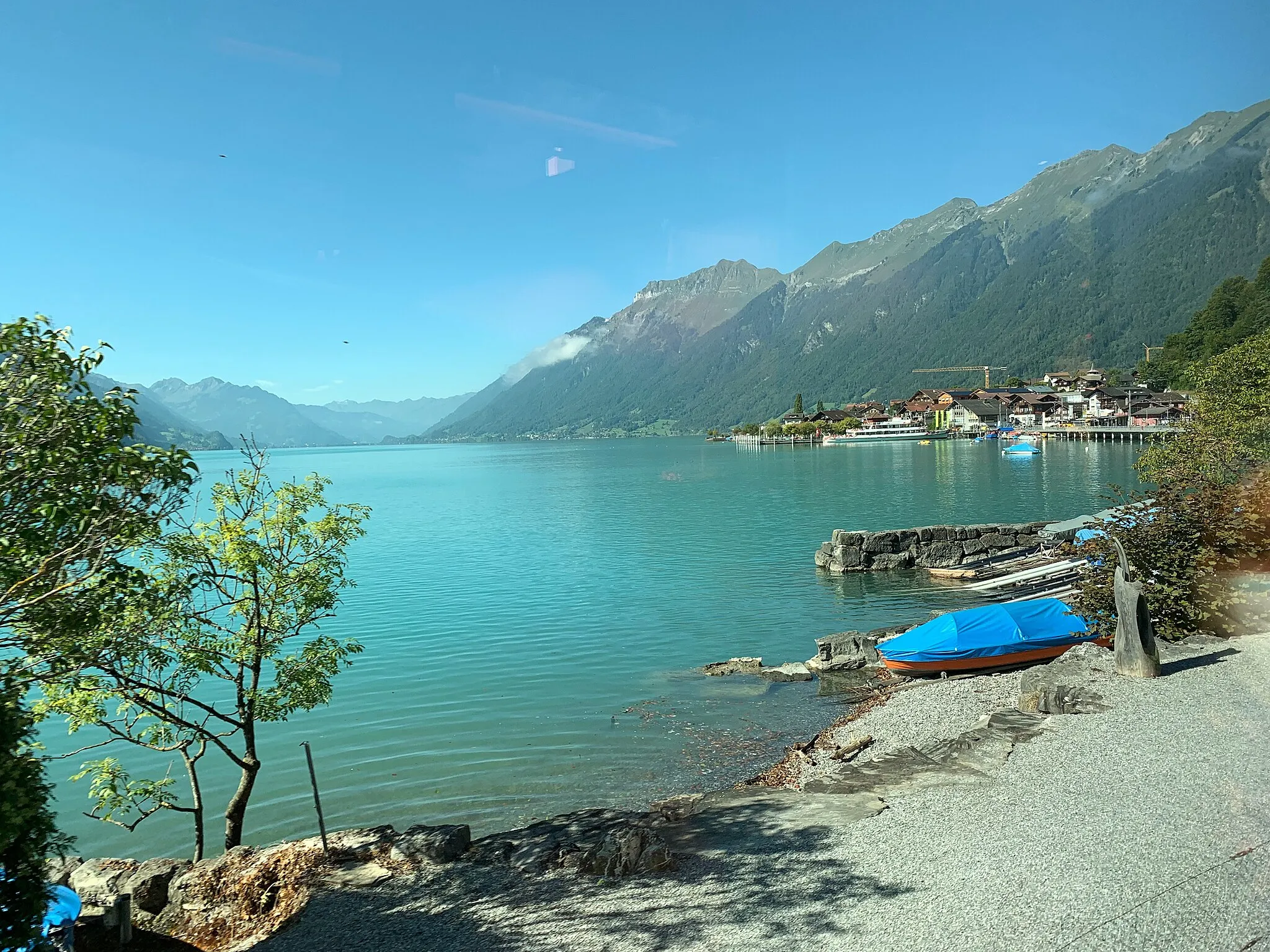 Photo showing: View of Lake Brienz from aboard a Luzern-Interlaken Express train, Switzerland