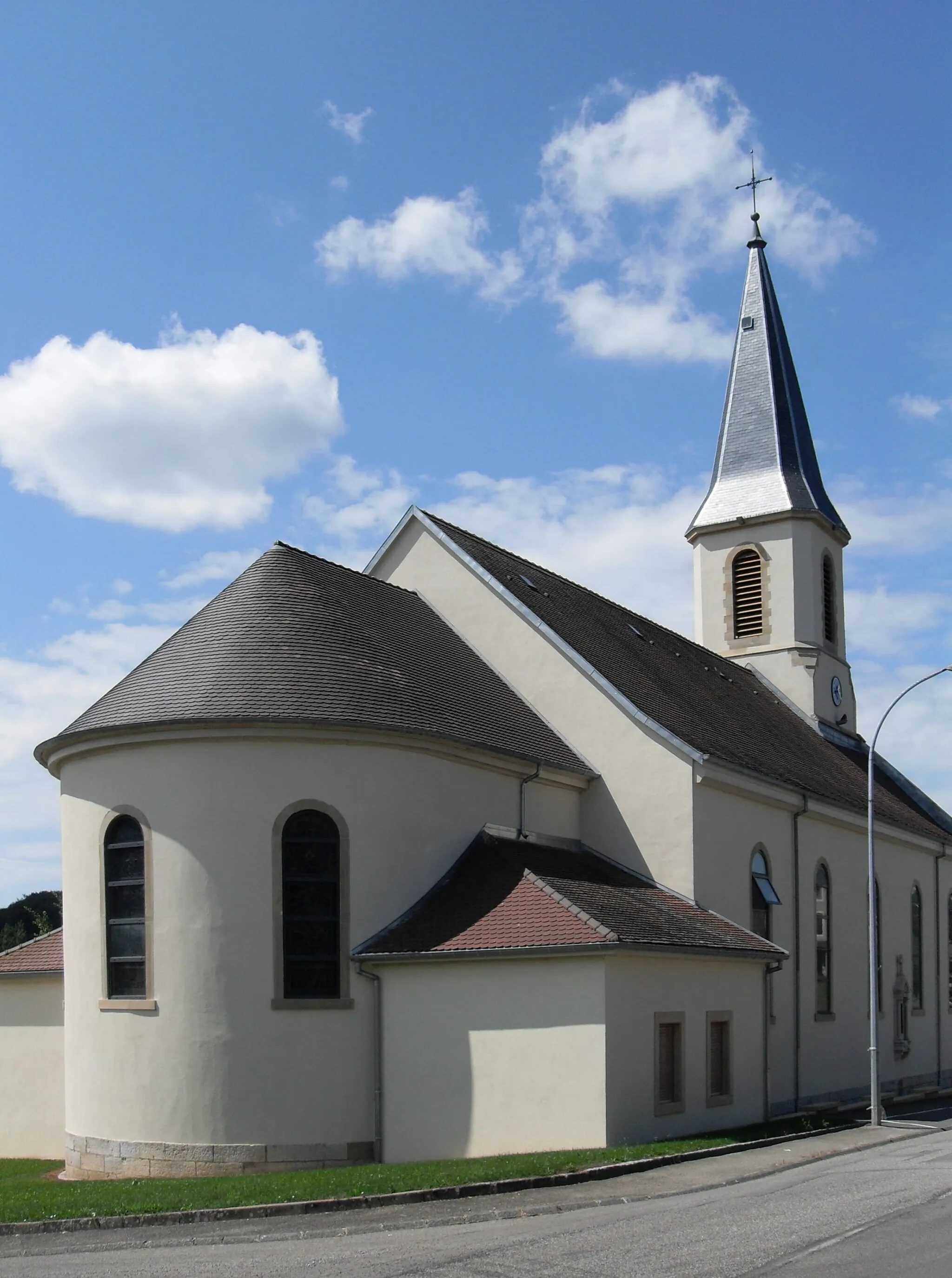 Photo showing: L'église Saint-Jean-Baptiste à Roppentzwiller, côté est
